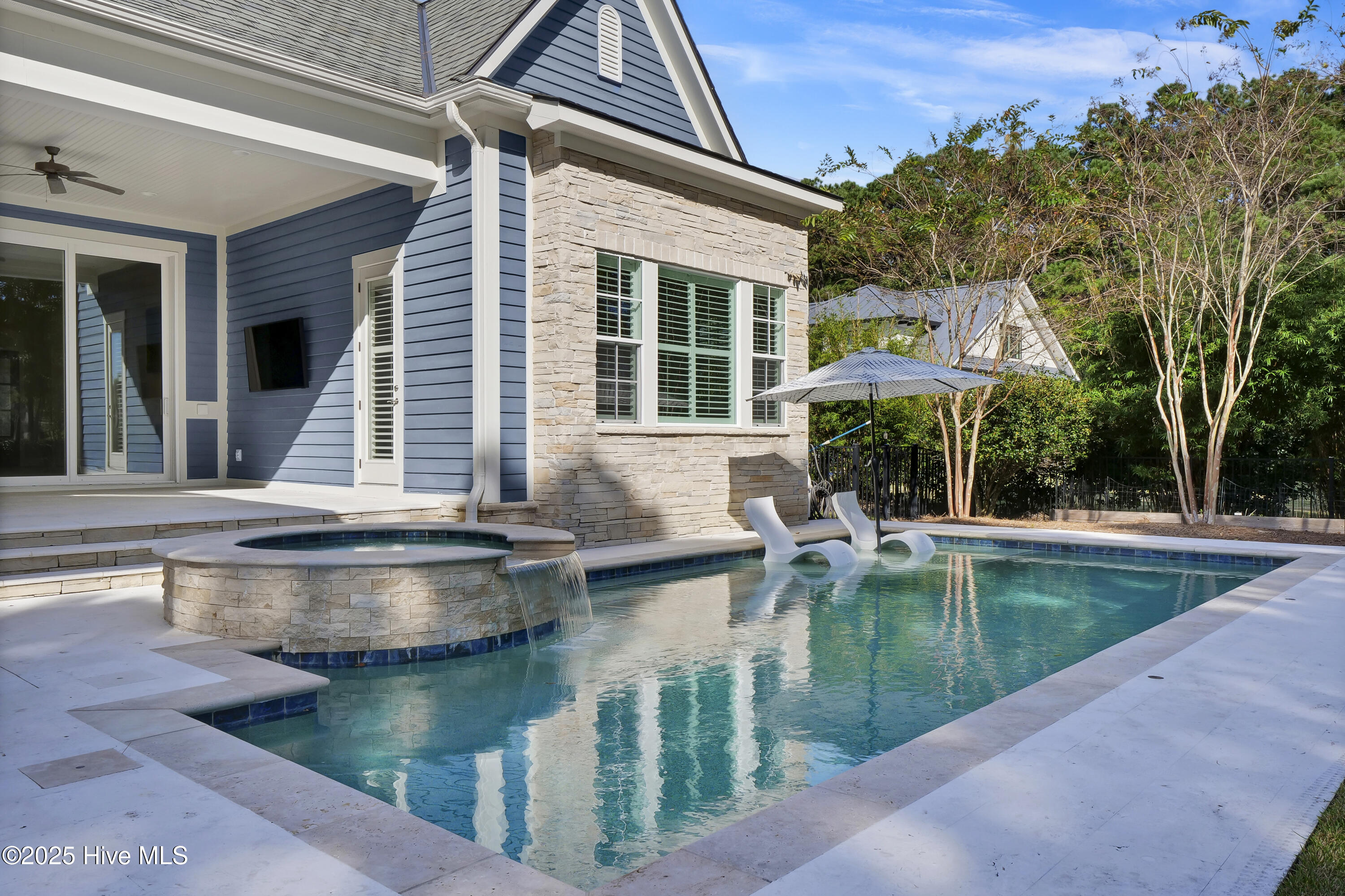 100538861 | Photo 26