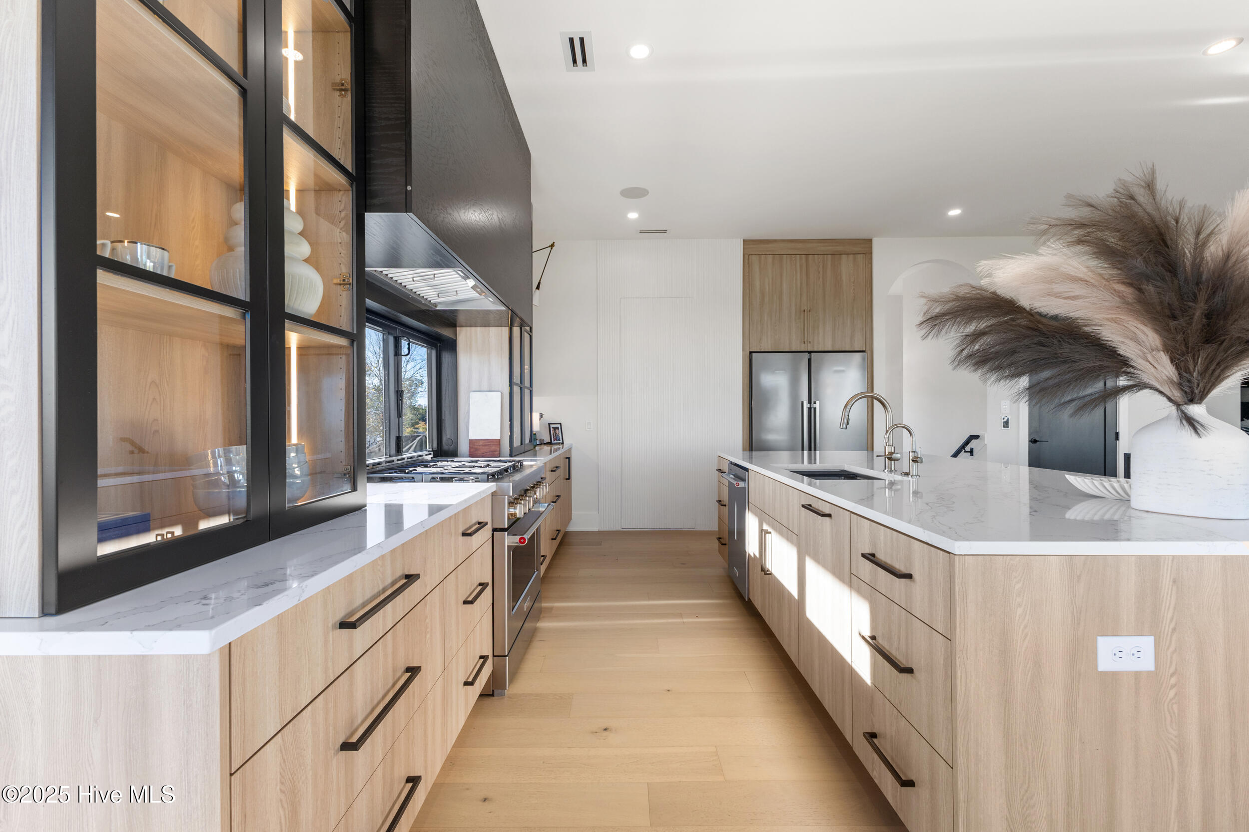 100560087 | Photo 15