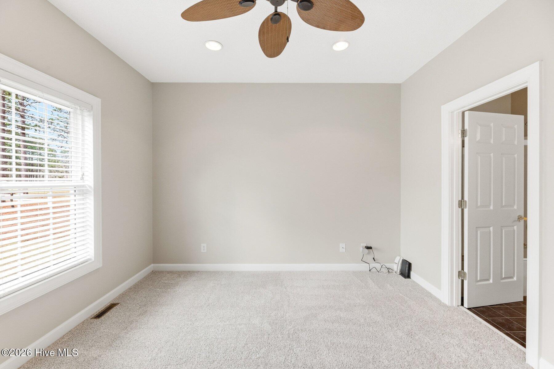 100563344 | Photo 31