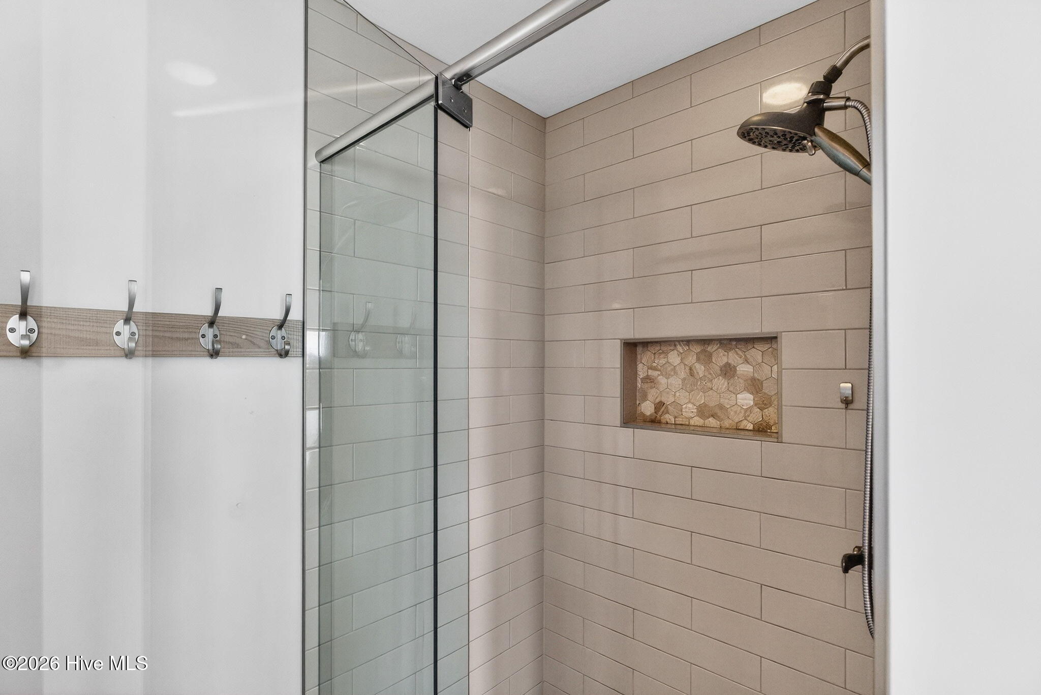 100558520 | Photo 32