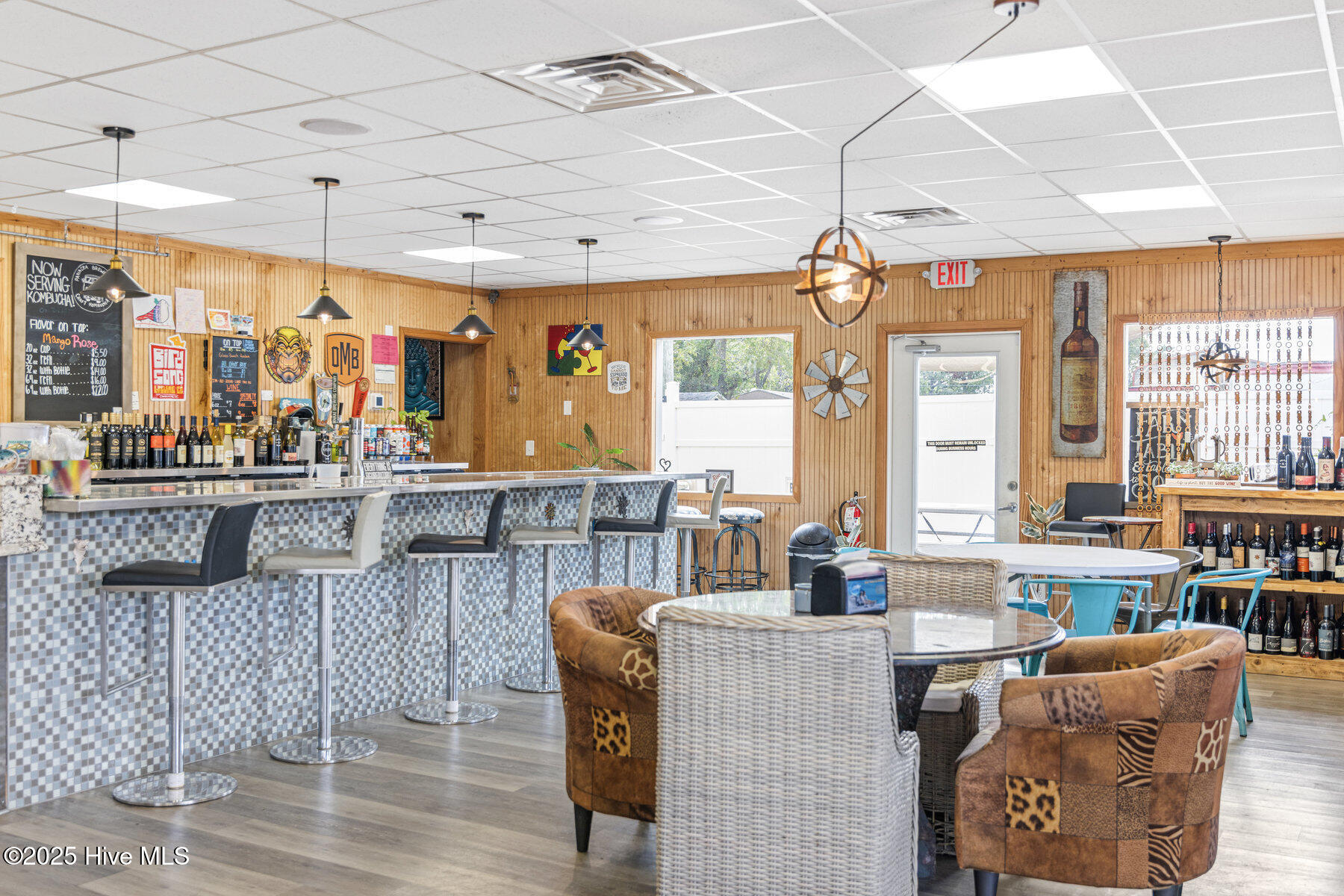 100528251 | Photo 16