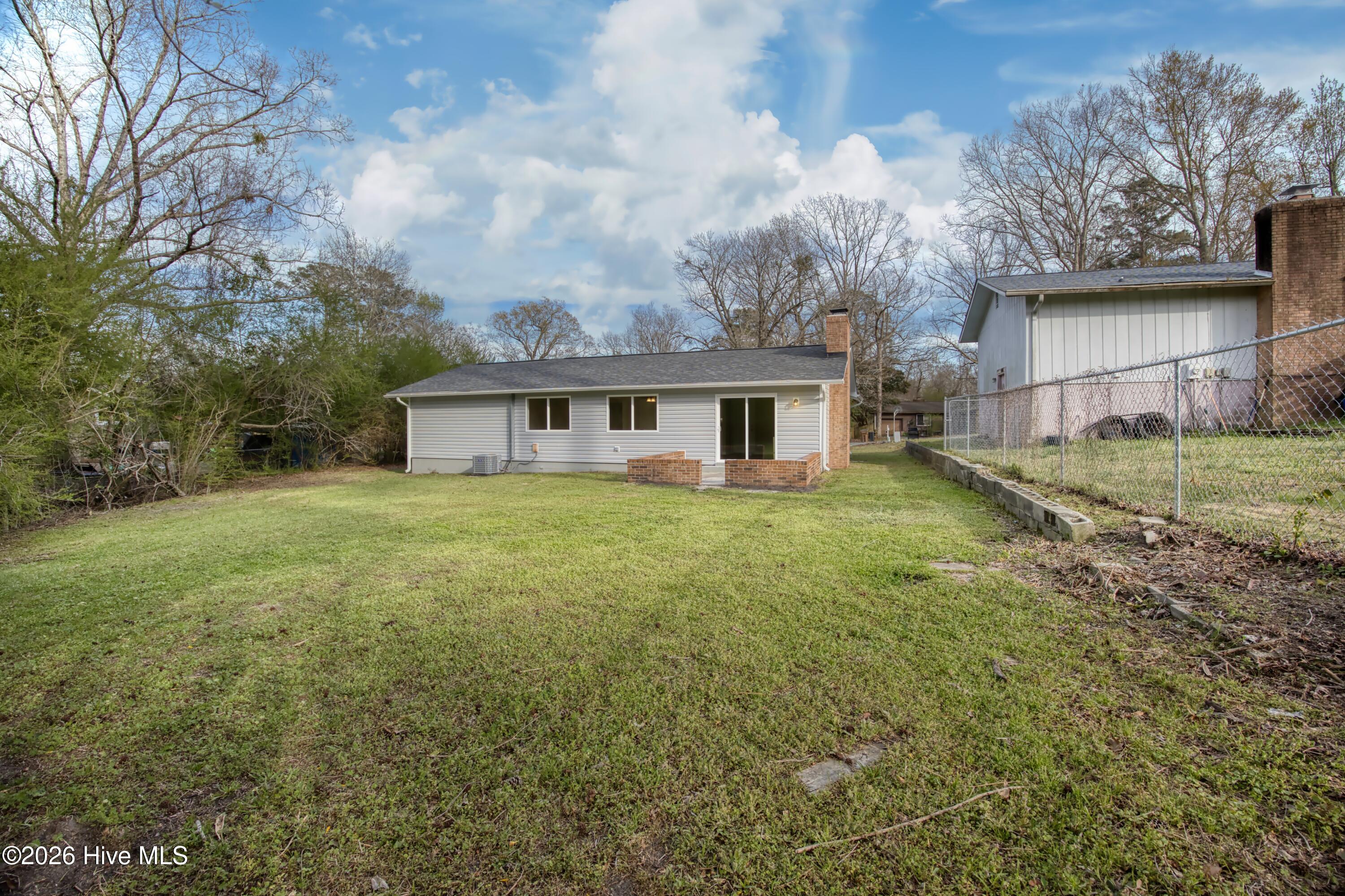 100561992 | Photo 33