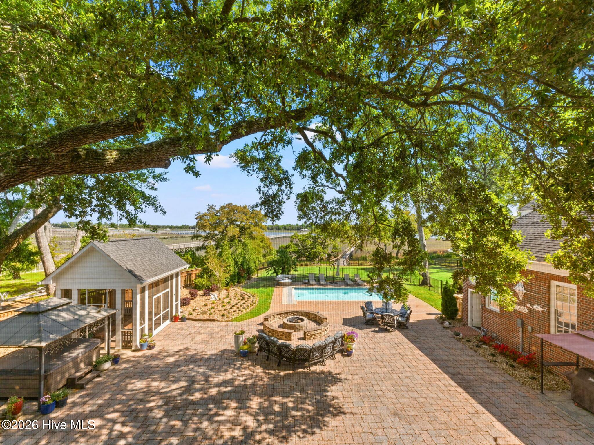 100568629 | Photo 50