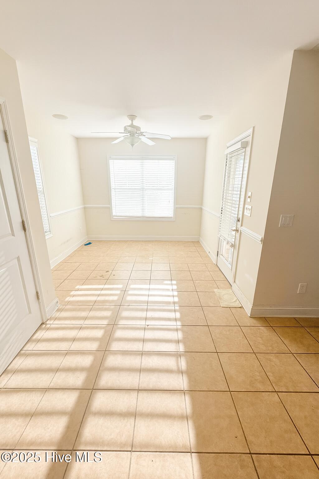 100537389 | Photo 23