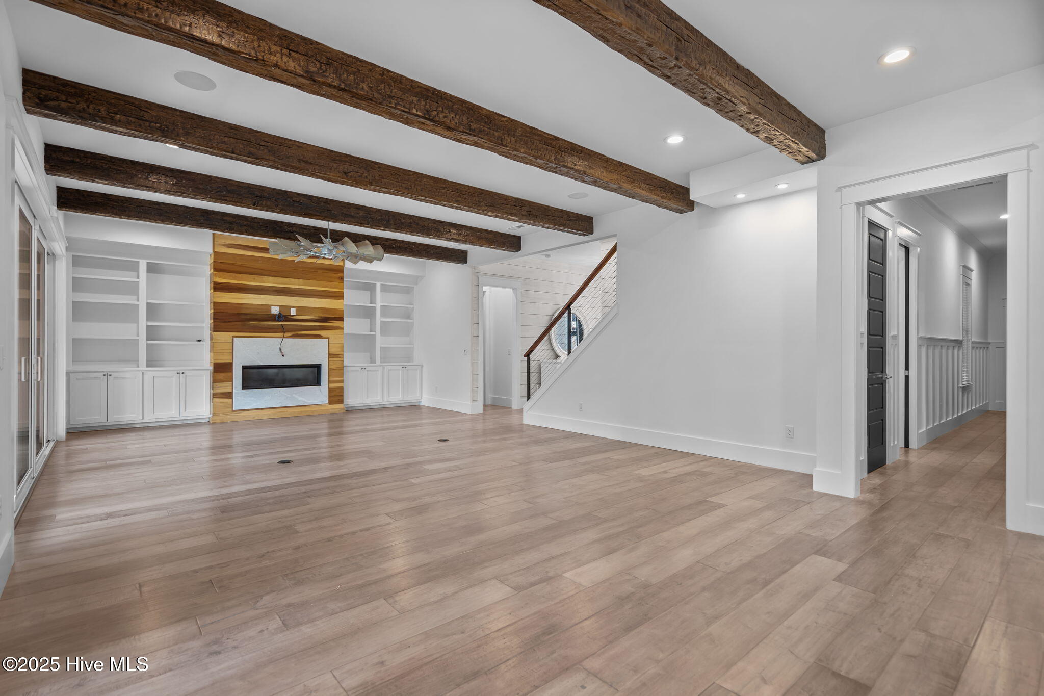 100532333 | Photo 31