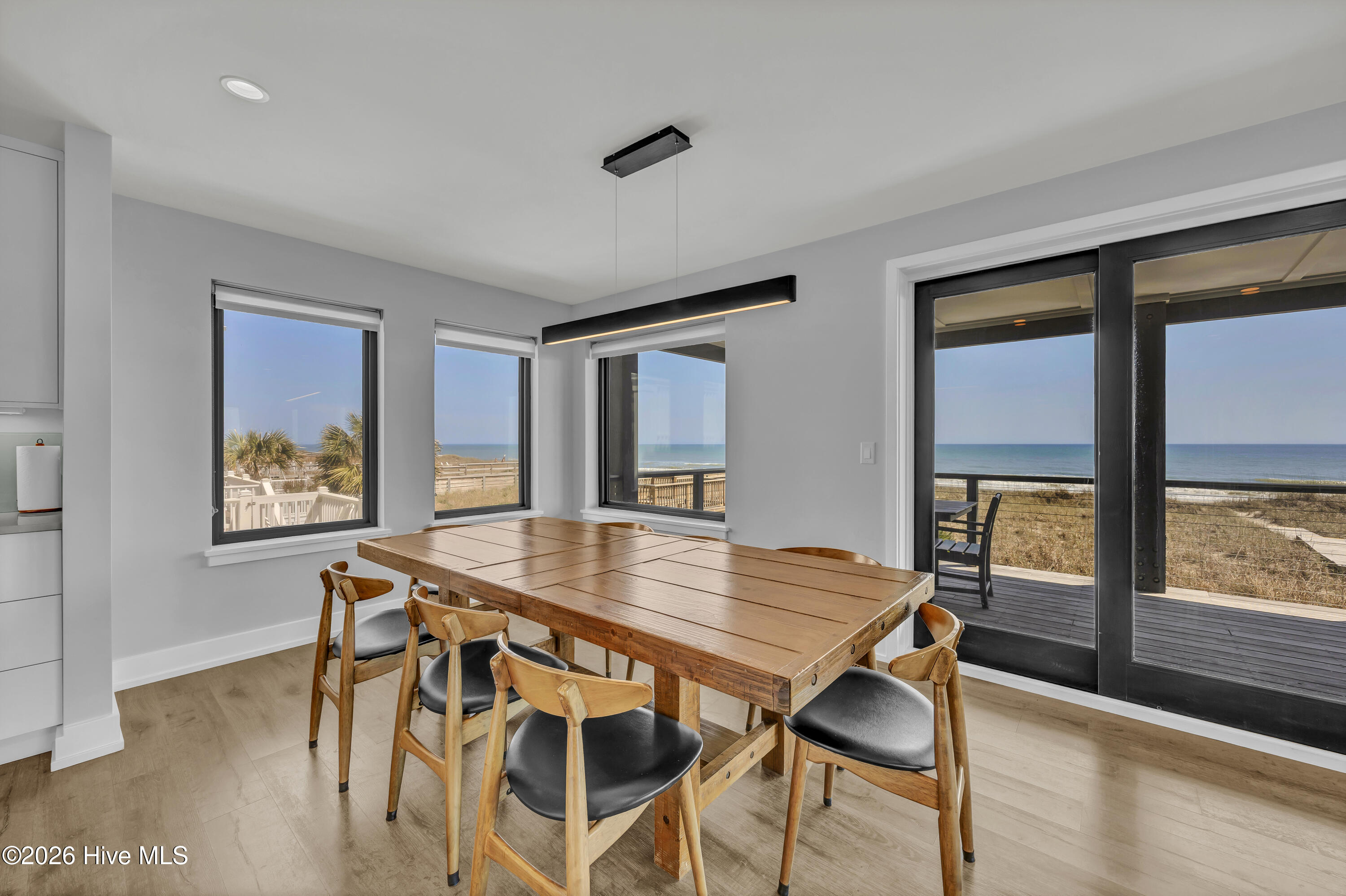 100565280 | Photo 49