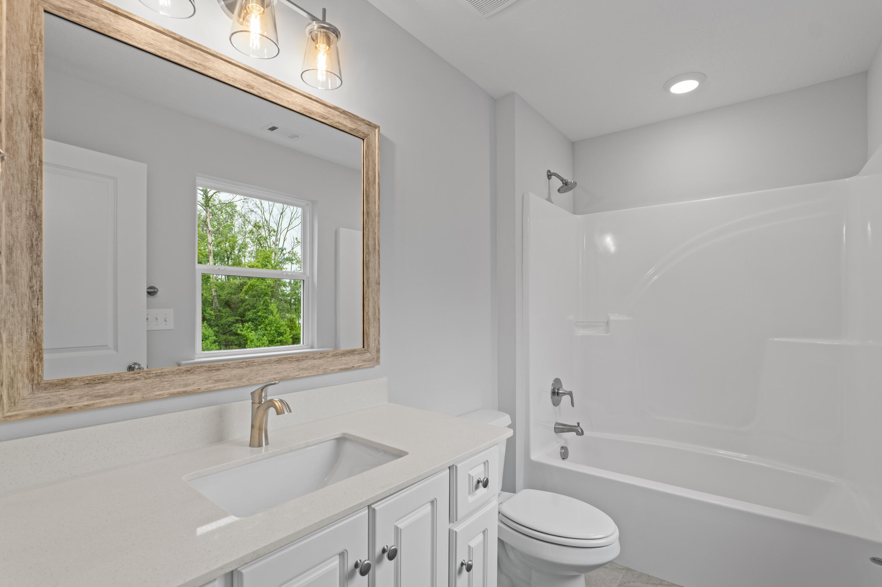 Bedroom 4 Ensuite Bath