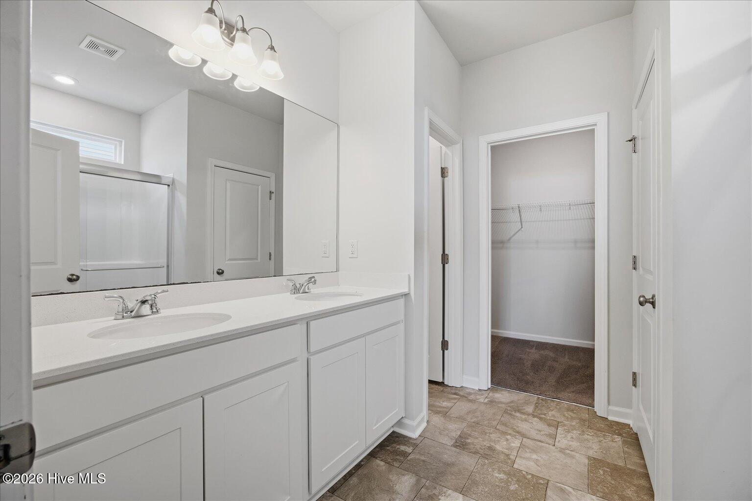 100548864 | Photo 24