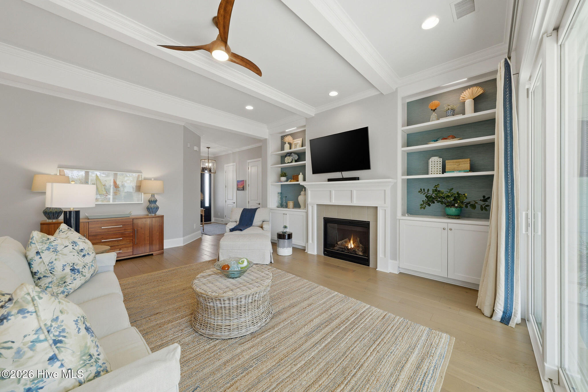 100569190 | Photo 13