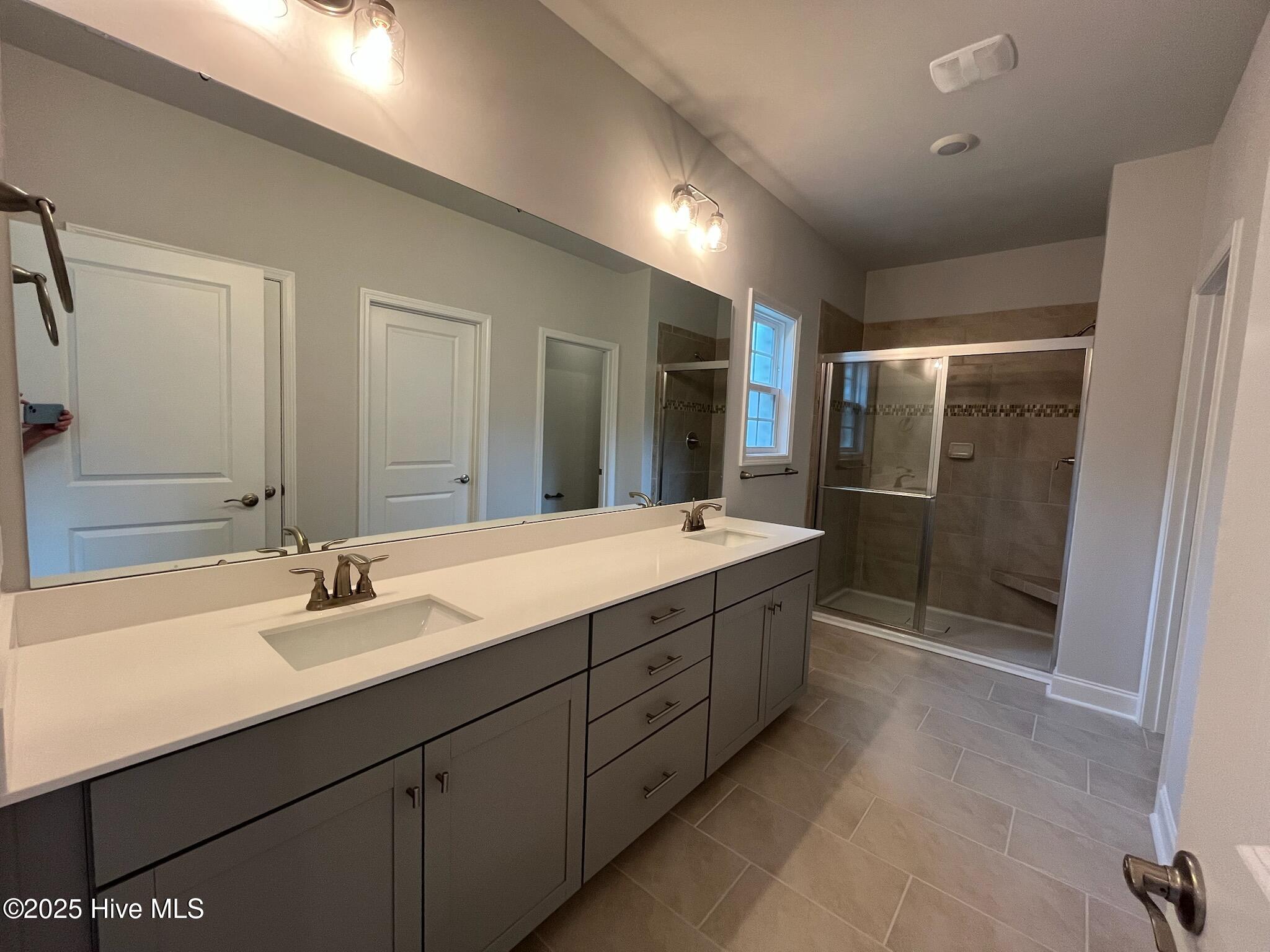 100423282 | Photo 28