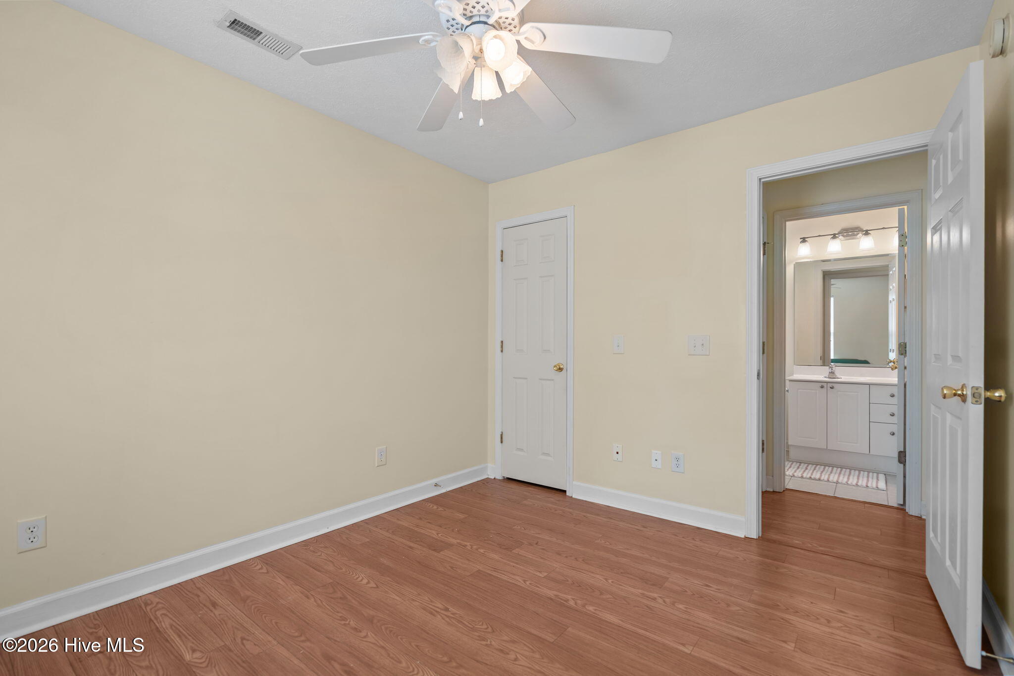 100564732 | Photo 27