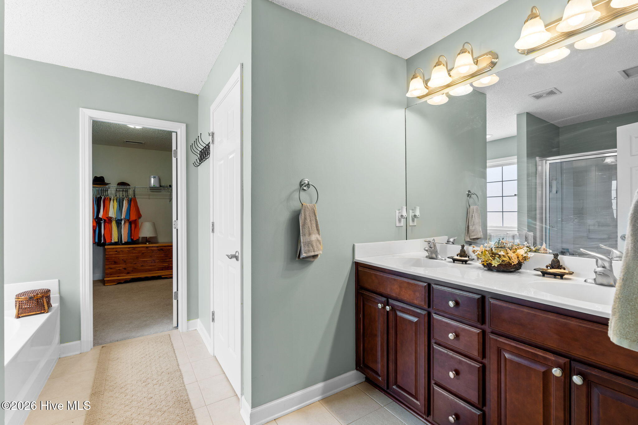 100570375 | Photo 29