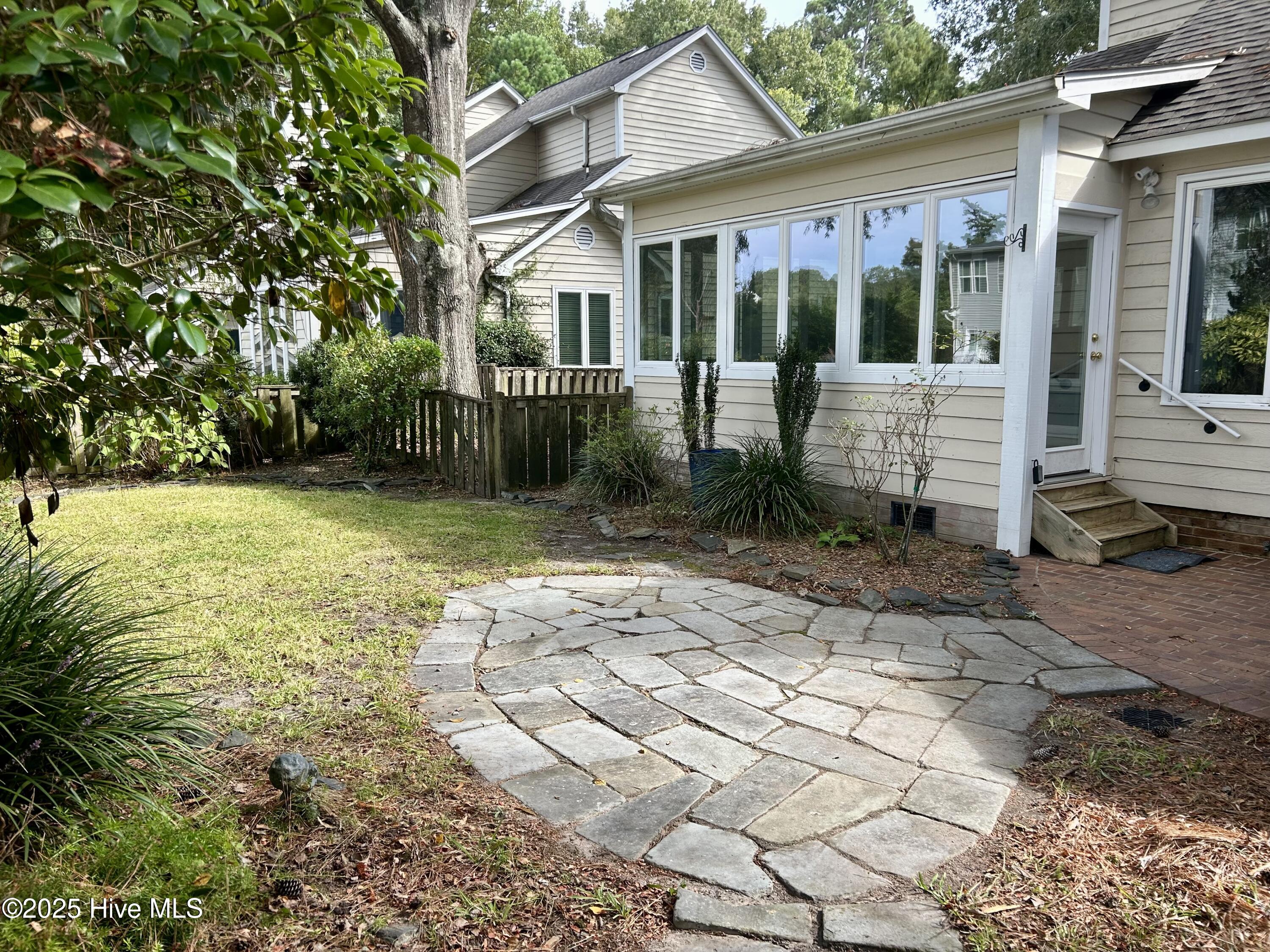 100532166 | Photo 33