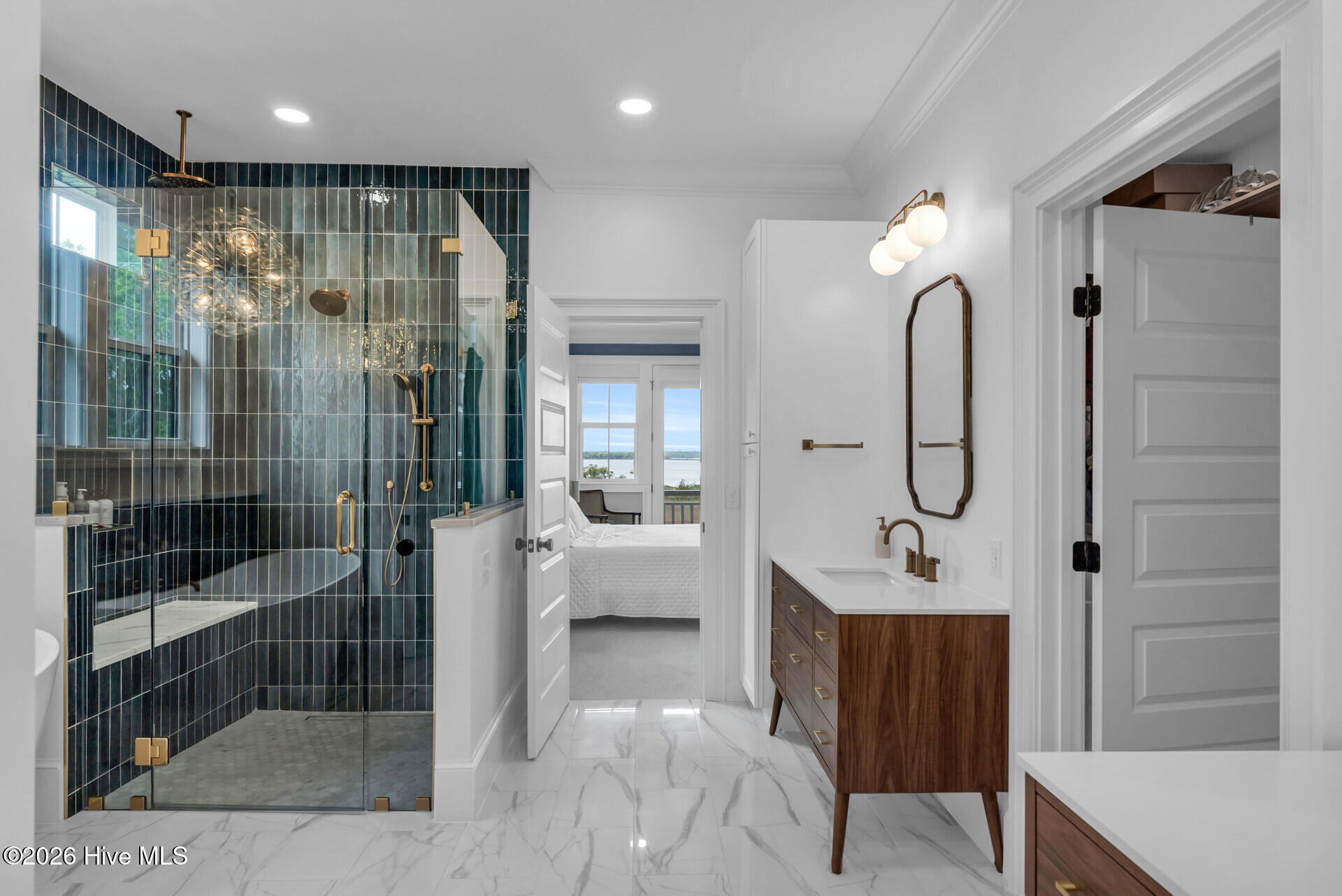 100553549 | Photo 35