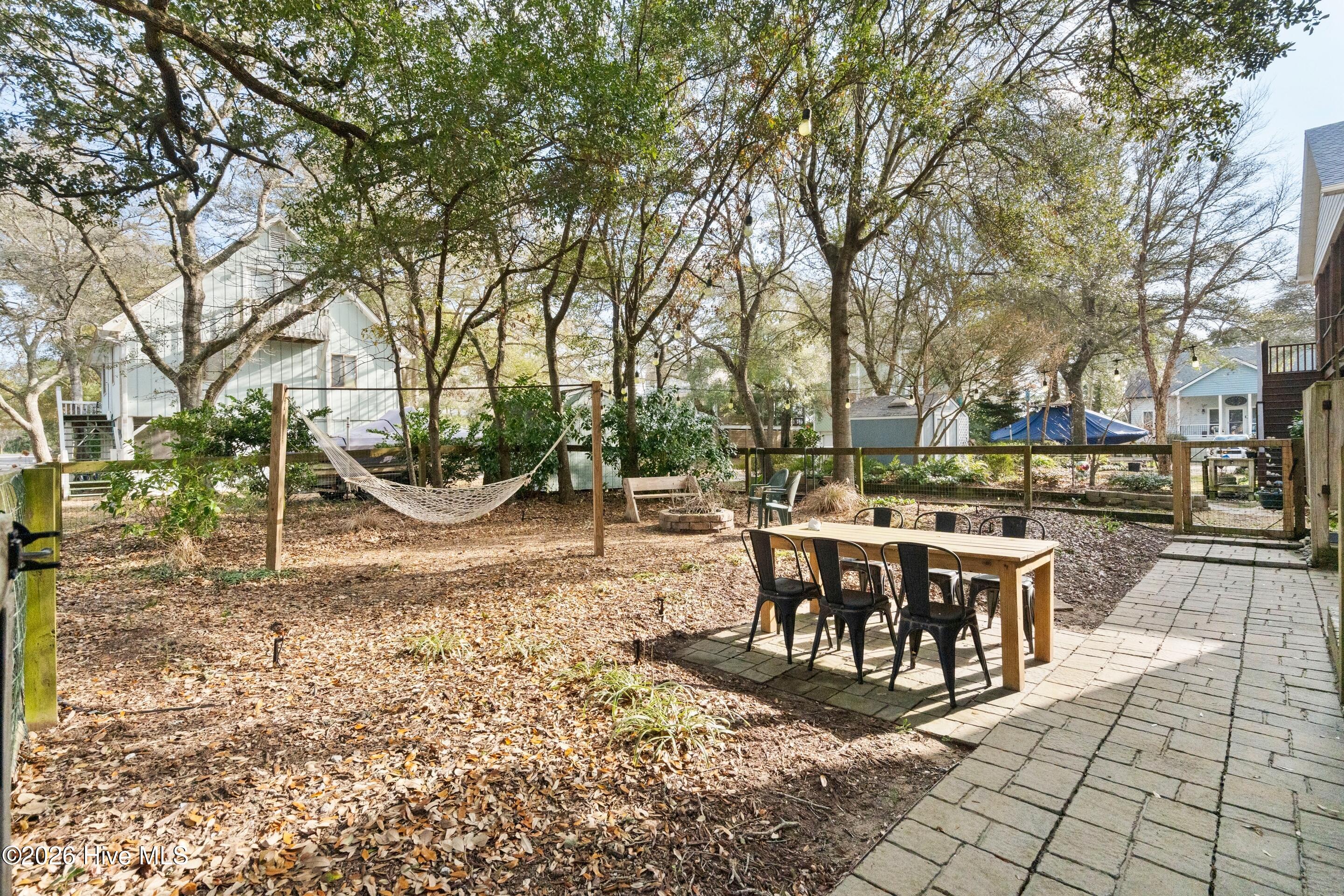 100549187 | Photo 11