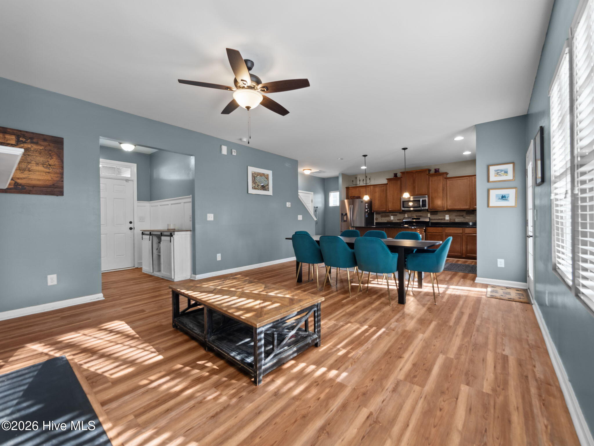 100548967 | Photo 32