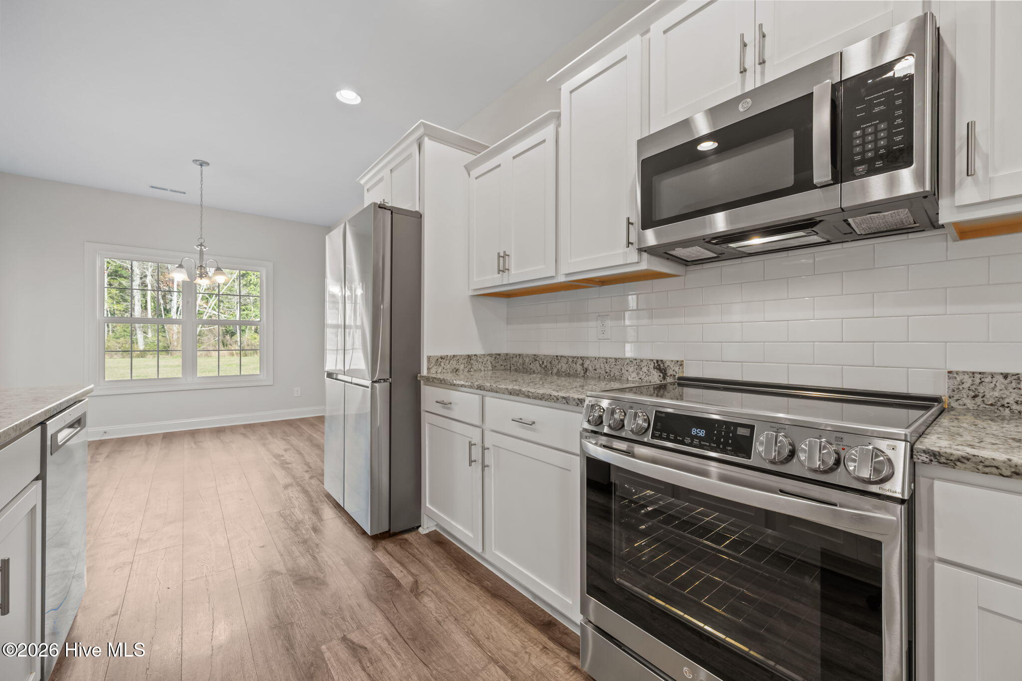 100561720 | Photo 15