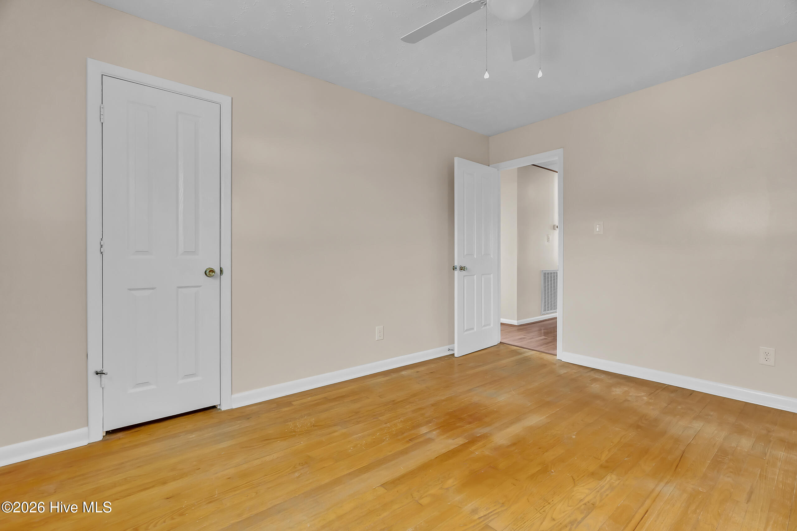 100557888 | Photo 29