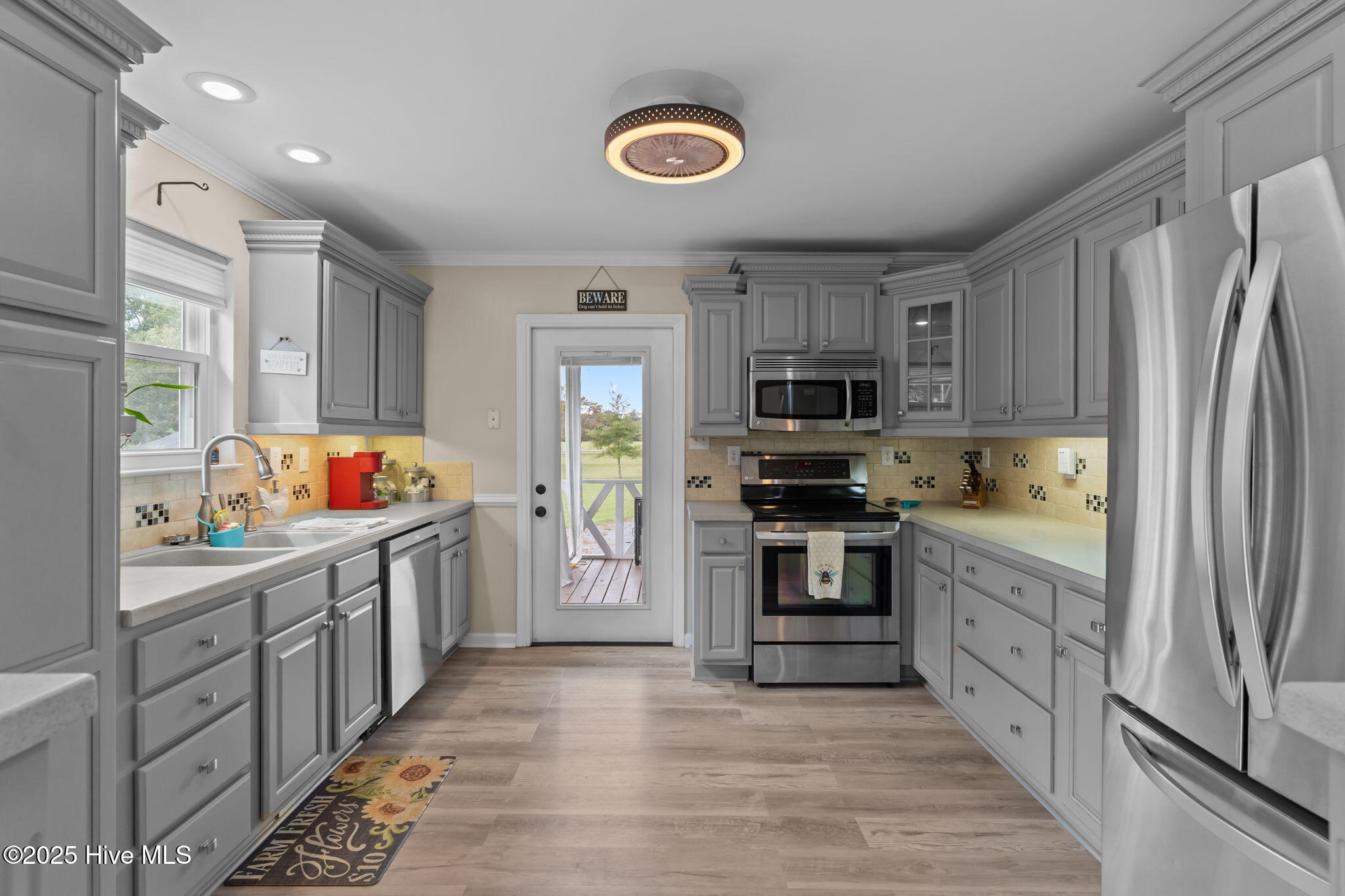 100535279 | Photo 17