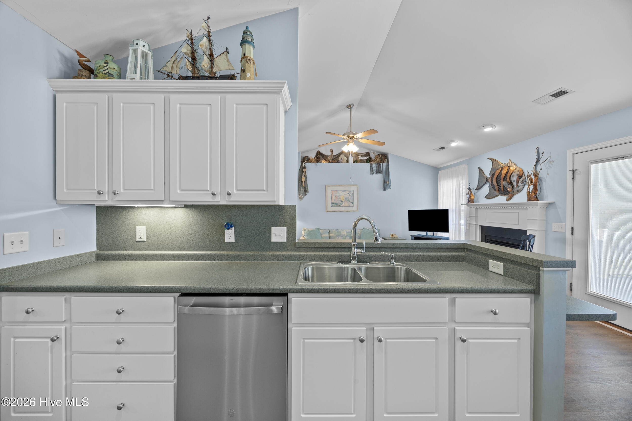 100555445 | Photo 19