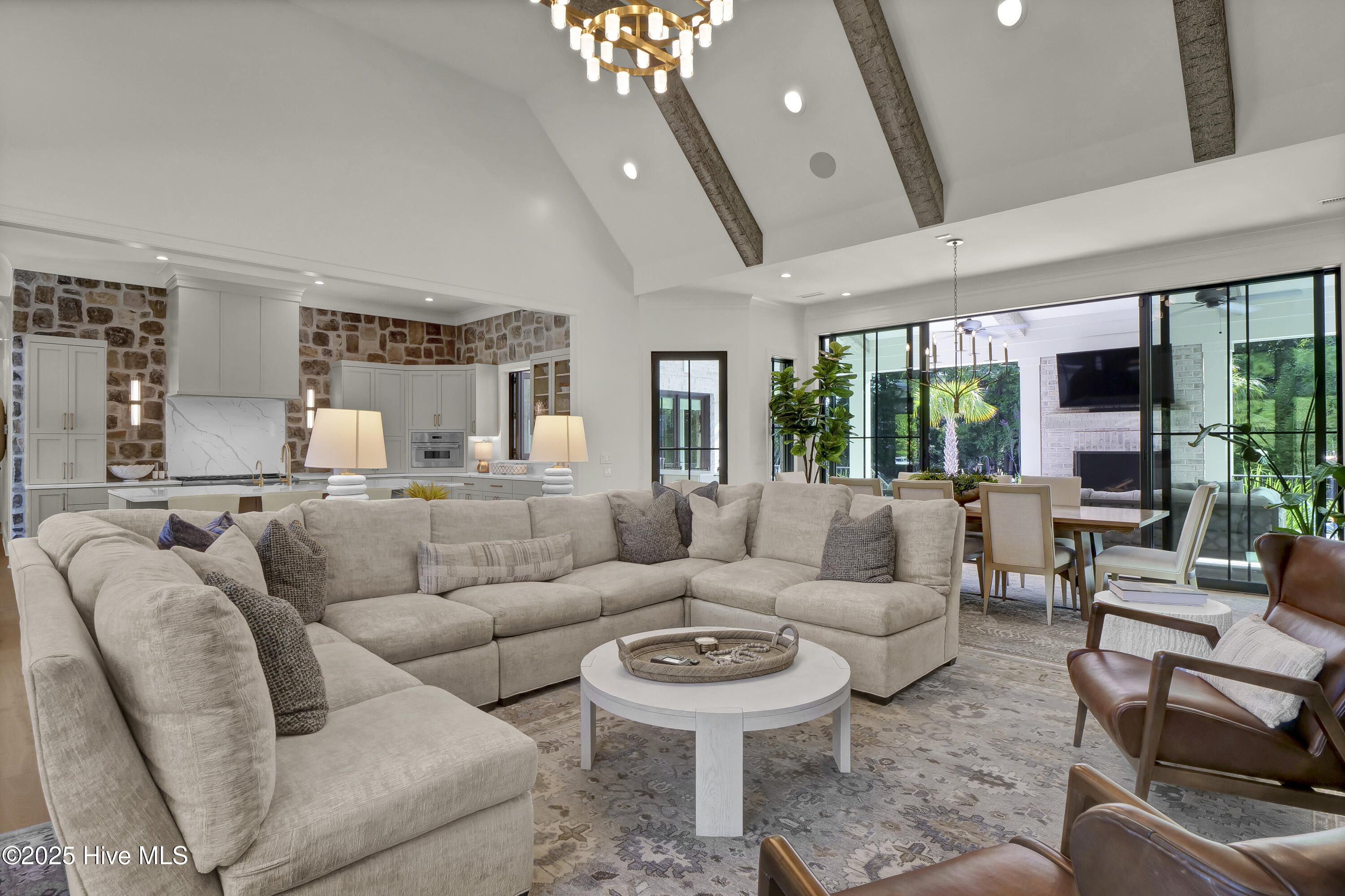 100532496 | Photo 15