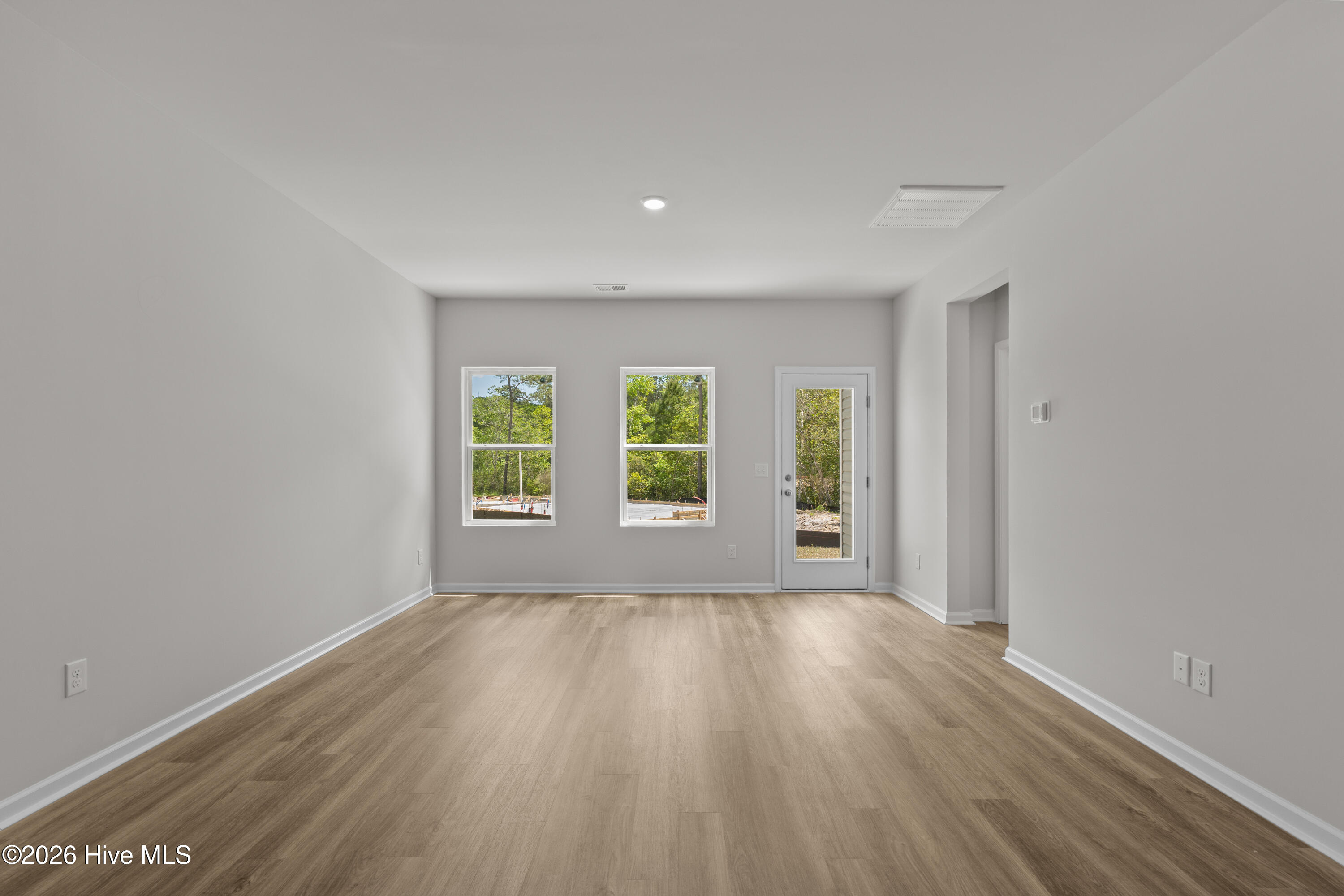 100554673 | Photo 10