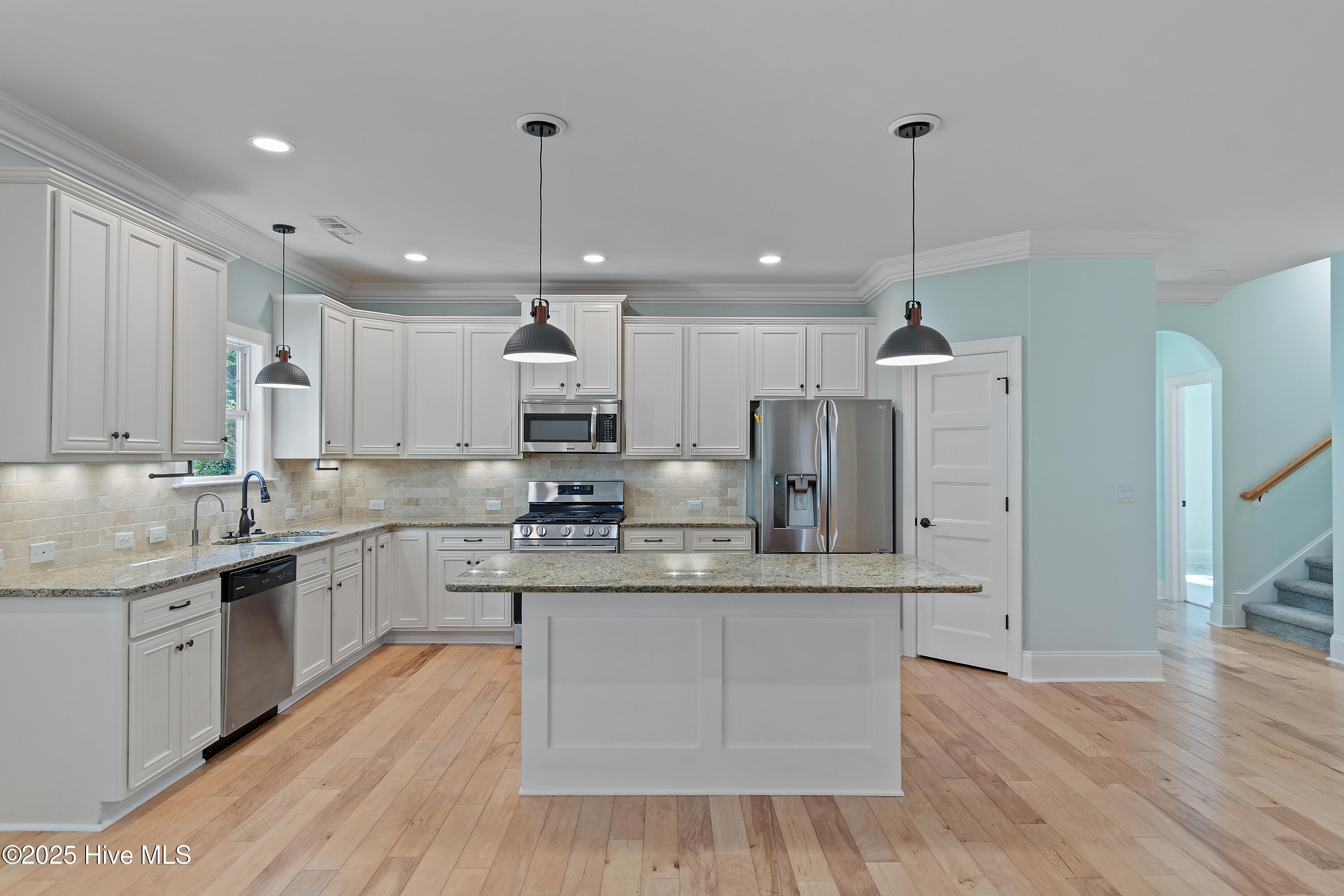 100534757 | Photo 12