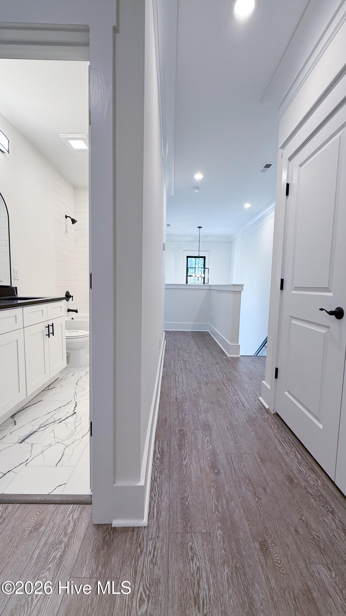 100550170 | Photo 19