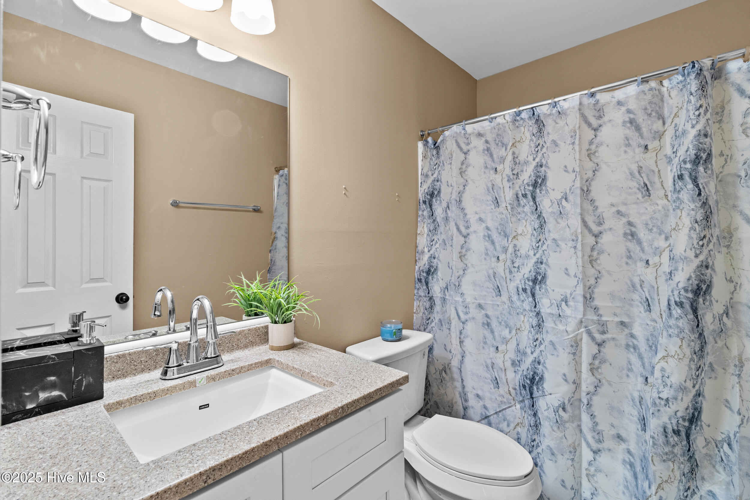 100504215 | Photo 27