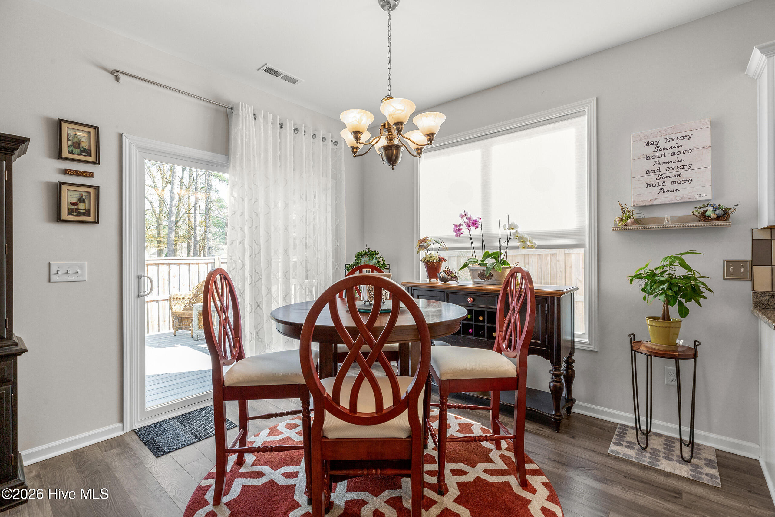 100557607 | Photo 13