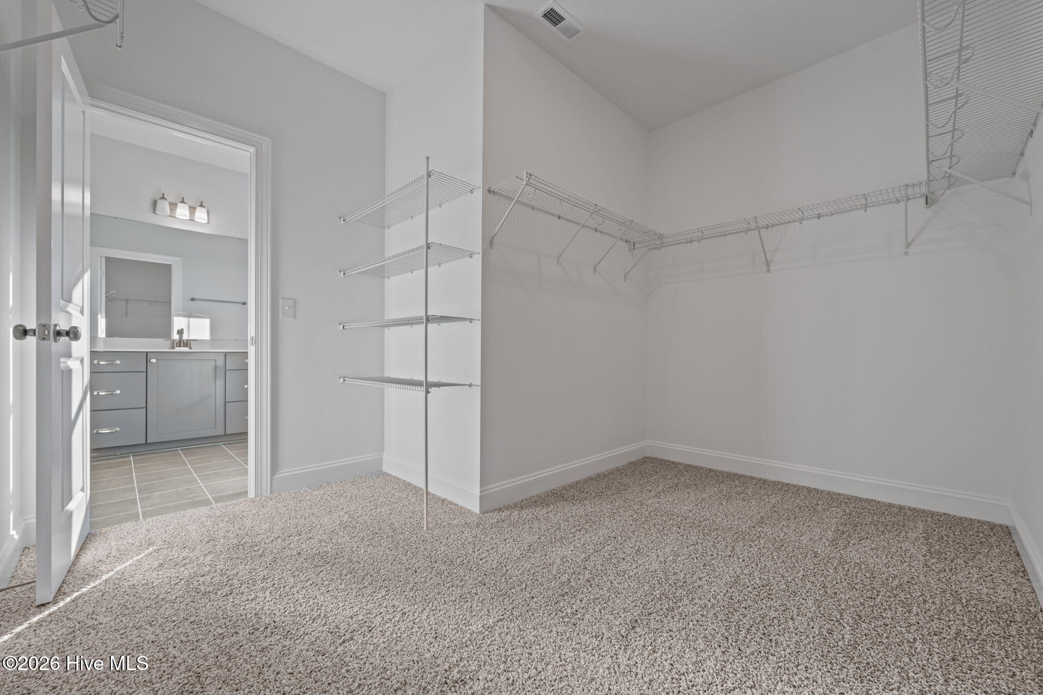 100566681 | Photo 43