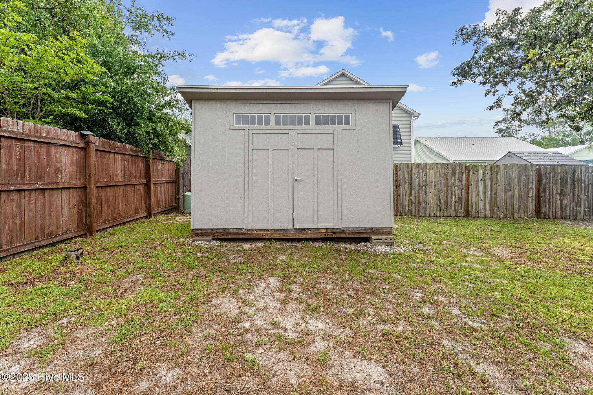 100548300 | Photo 61