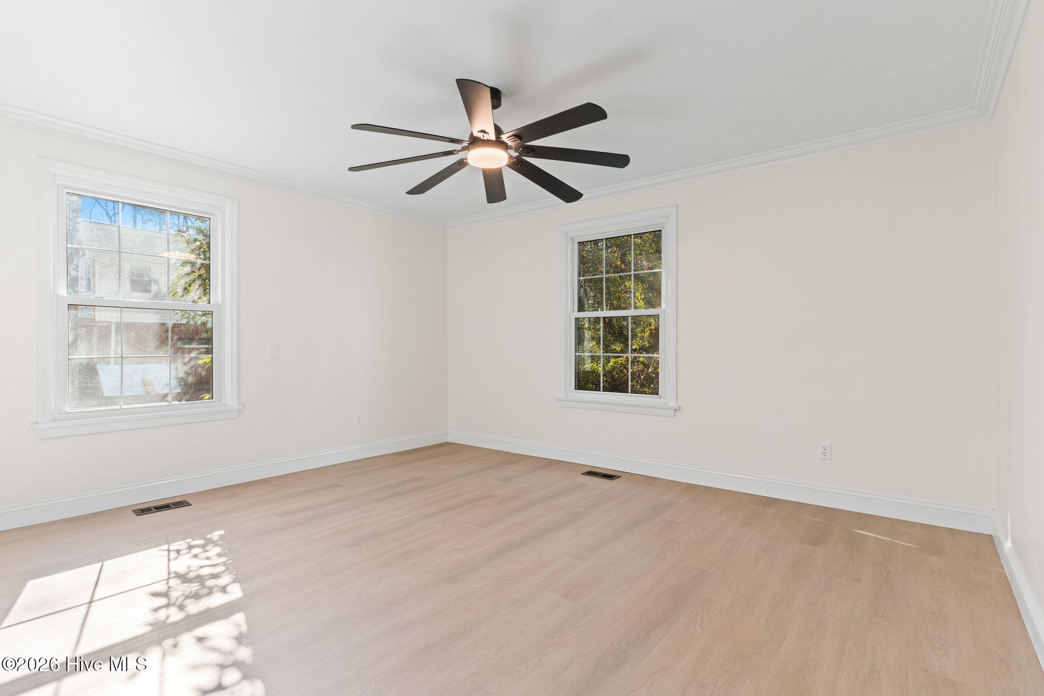 100548429 | Photo 16