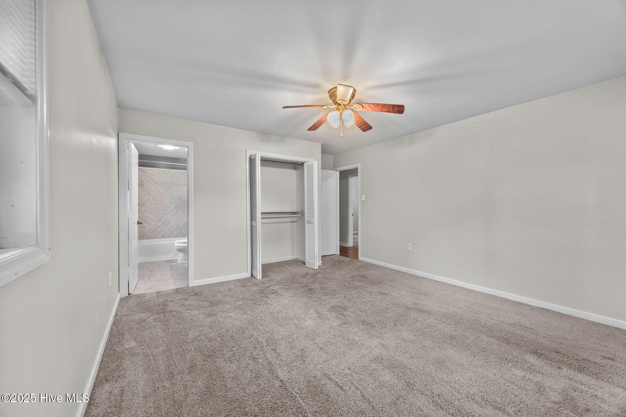 100530315 | Photo 28