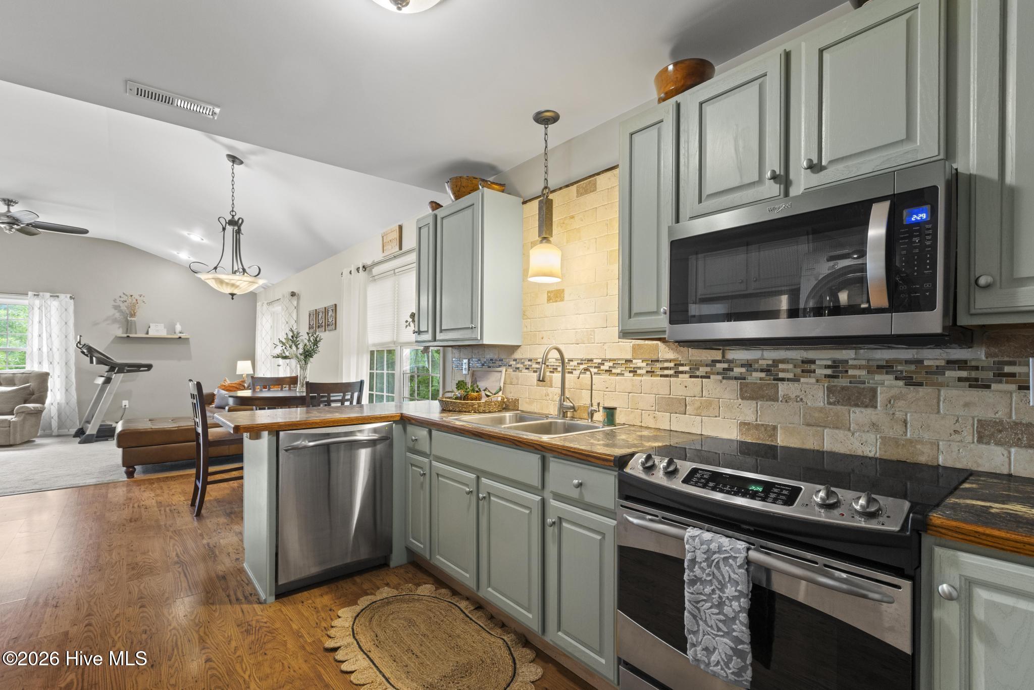 100569223 | Photo 39