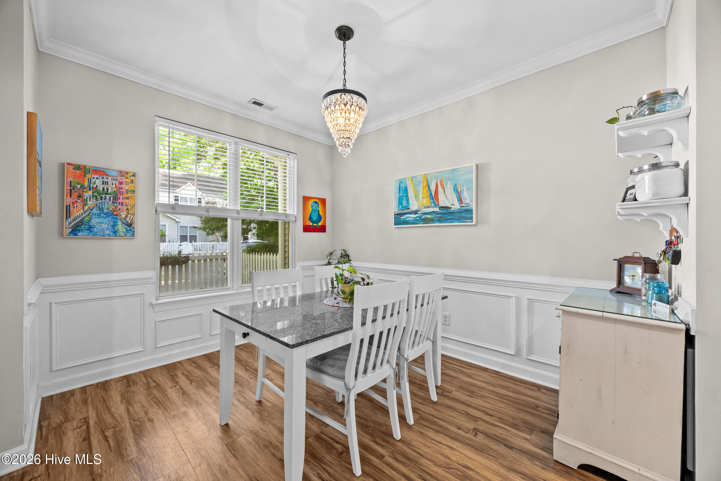 100567438 | Photo 11