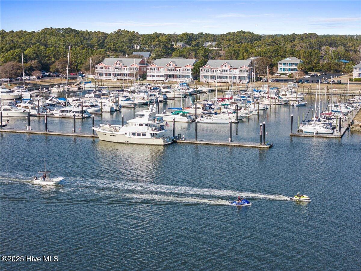 100537429 | Photo 51