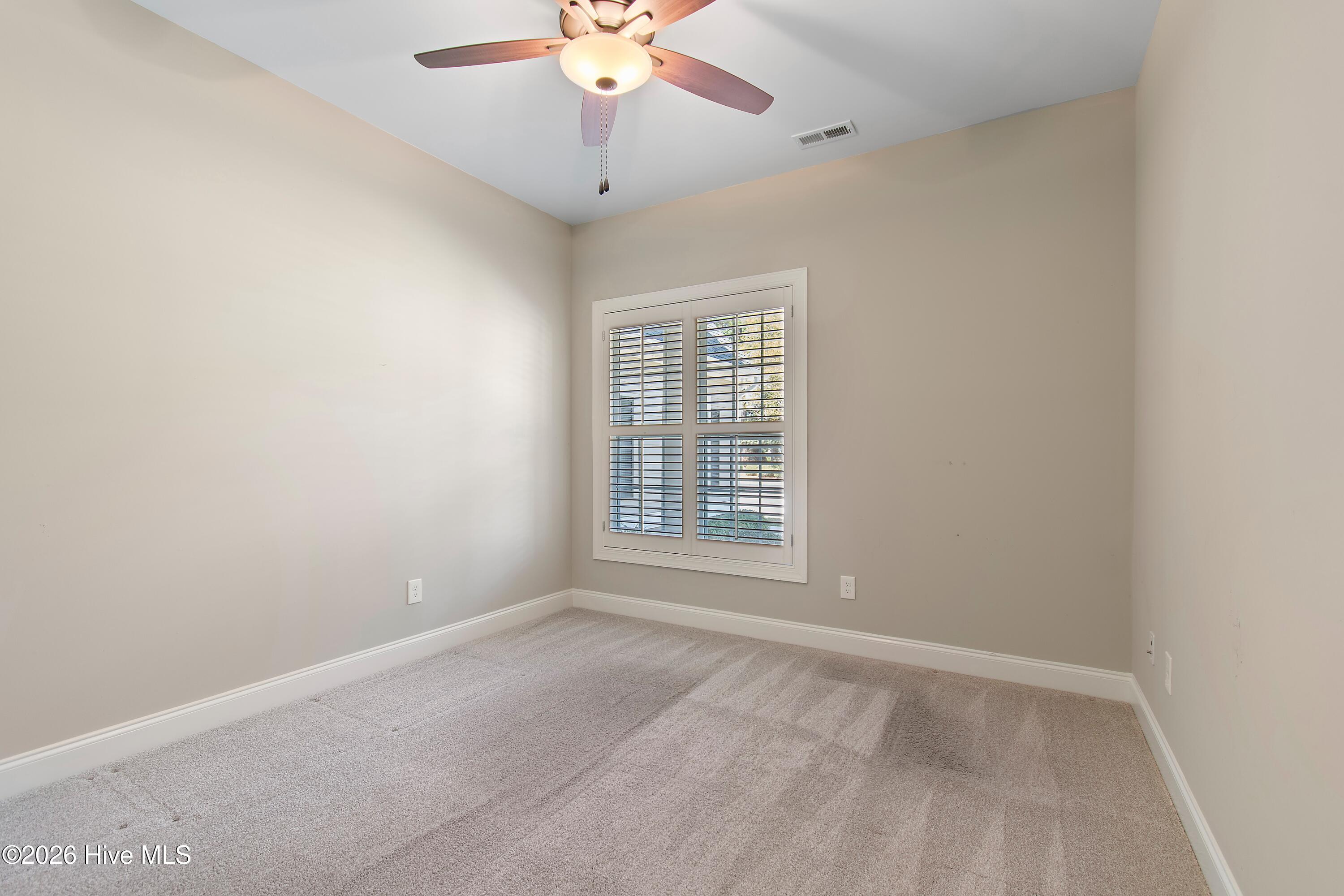 100563713 | Photo 28