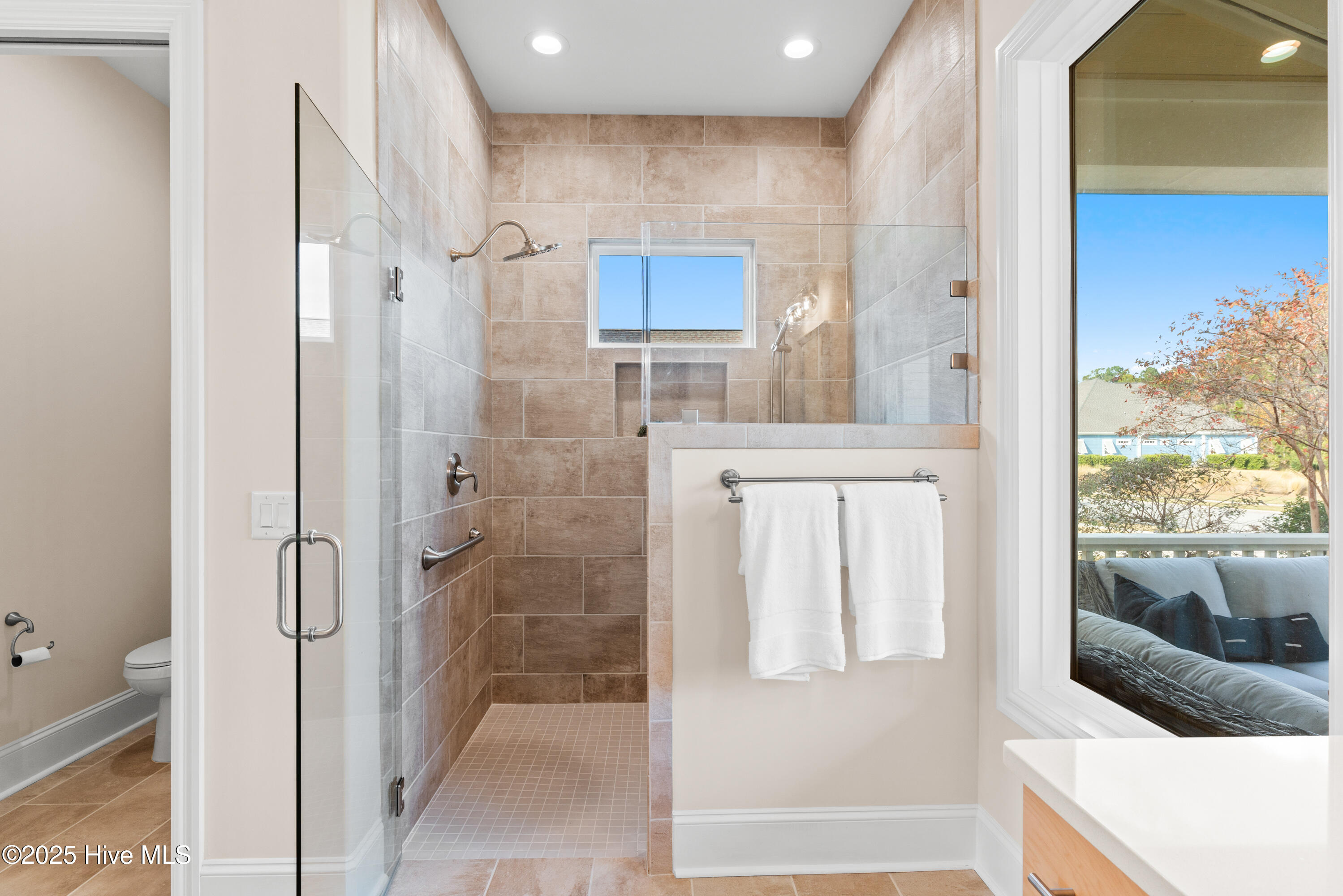 100524030 | Photo 36