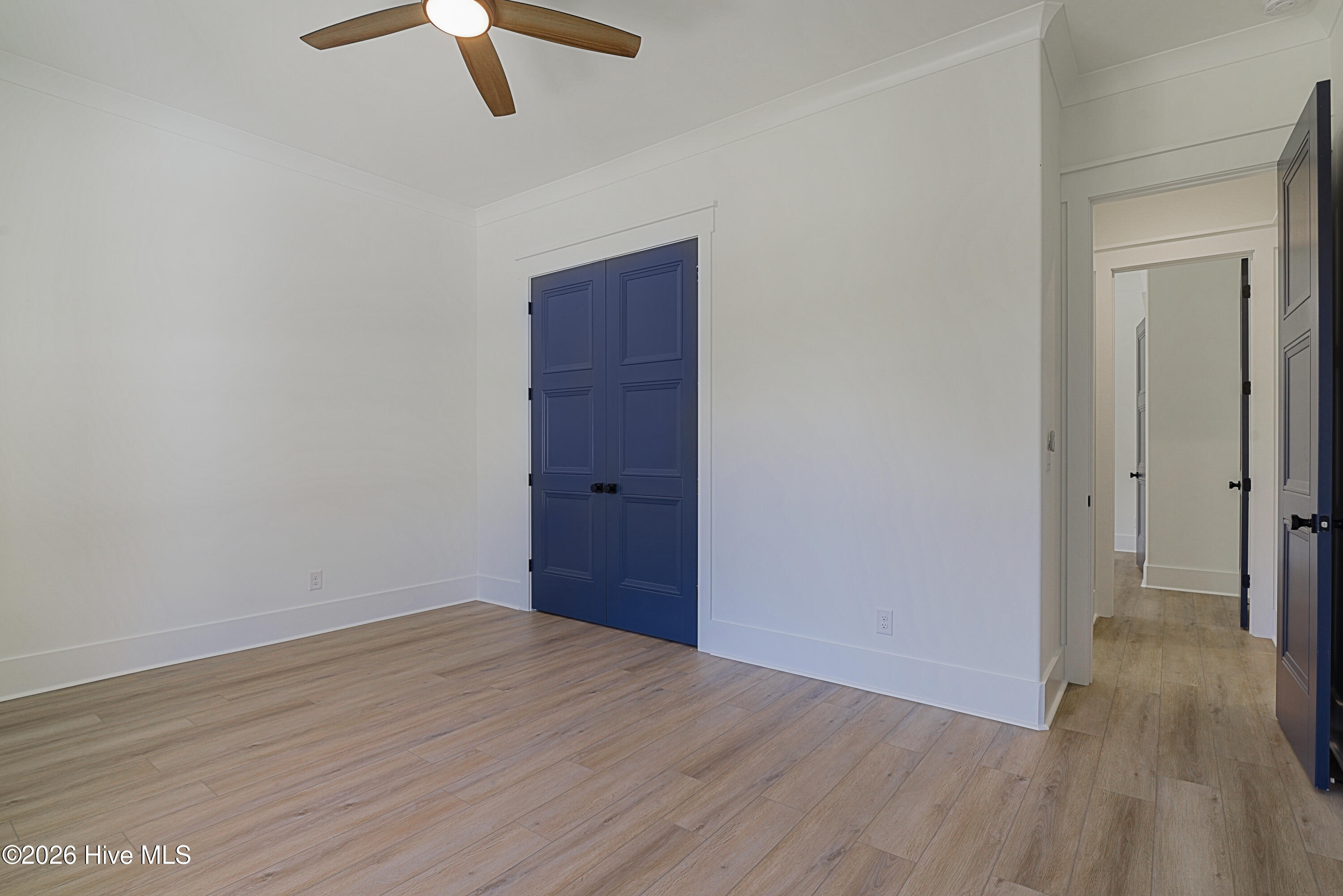 100563417 | Photo 13