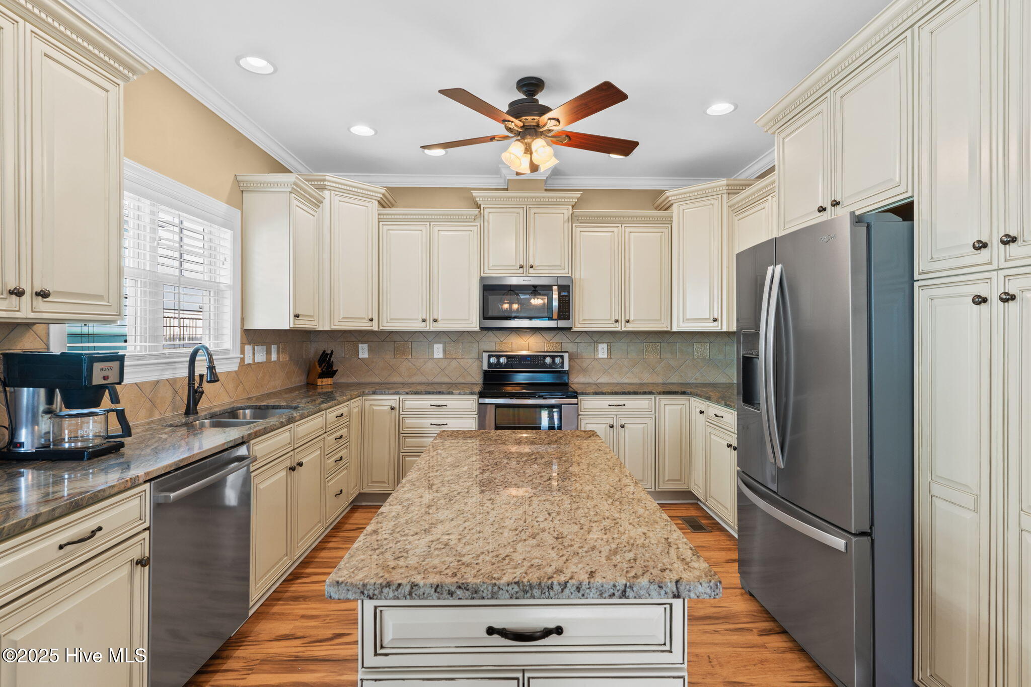 100548558 | Photo 26