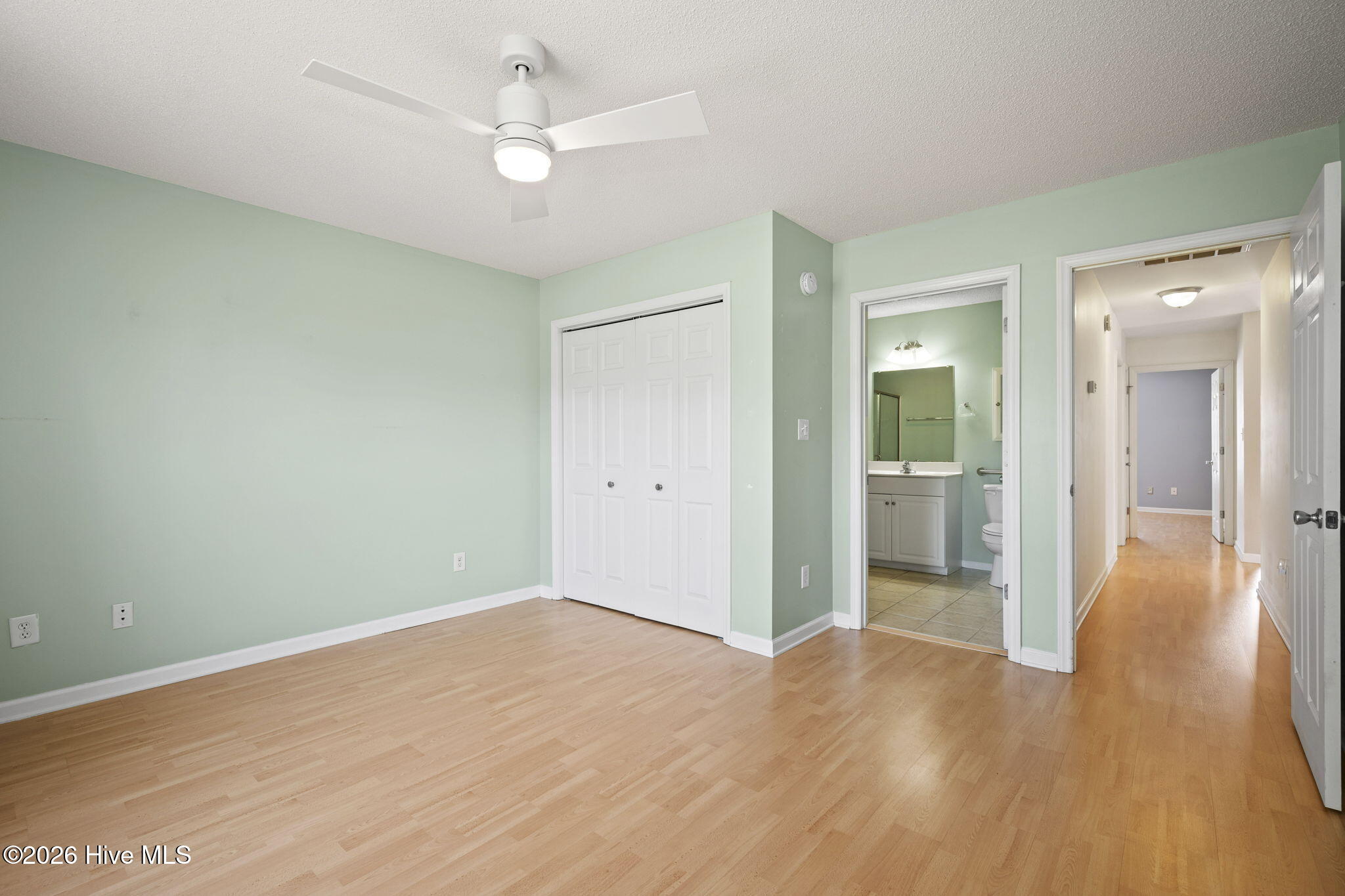 100568088 | Photo 22