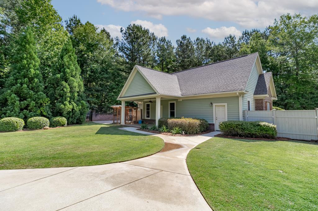 Detached Garage w/ Extra Parking Pad