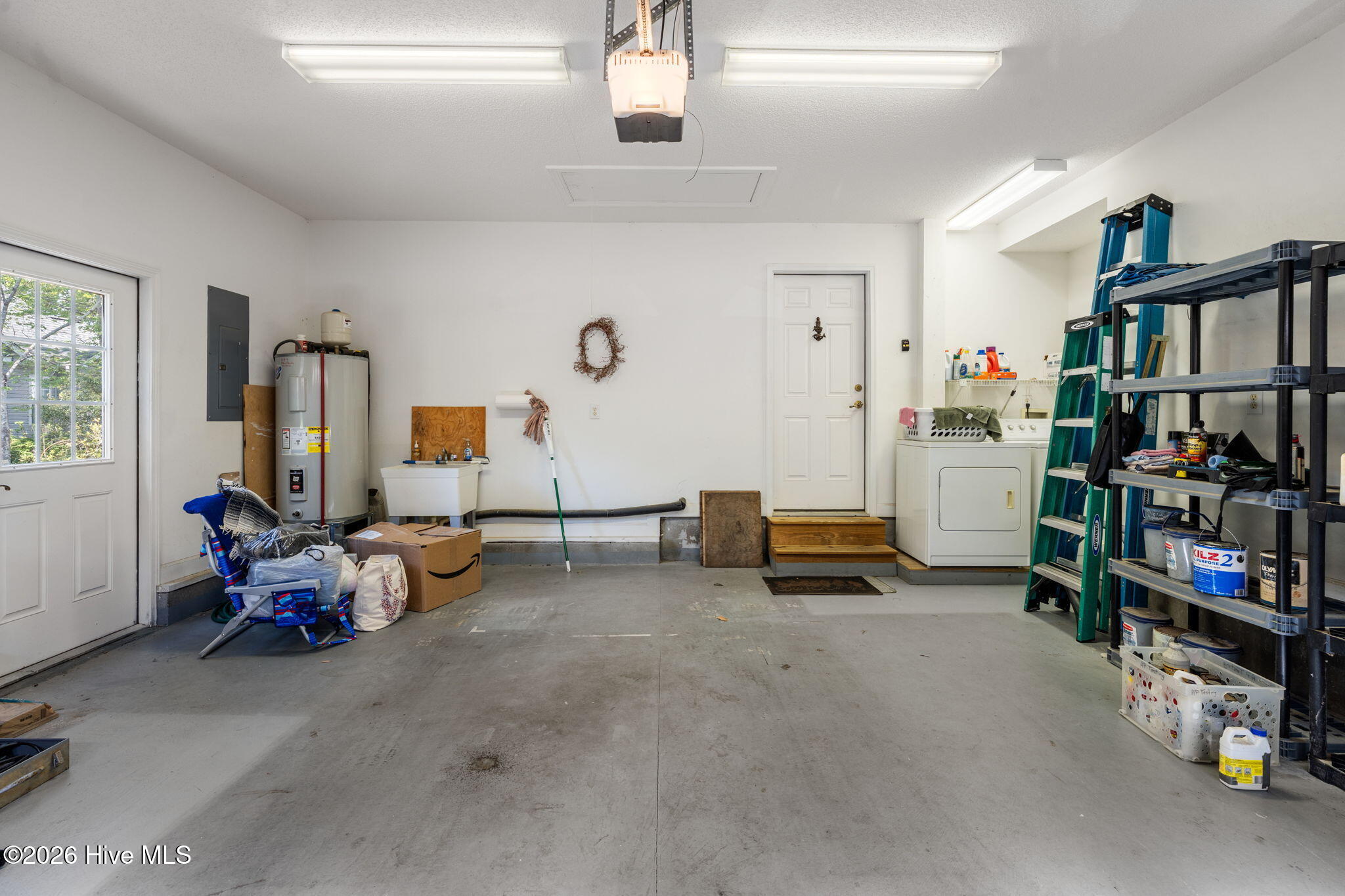 100567184 | Photo 34