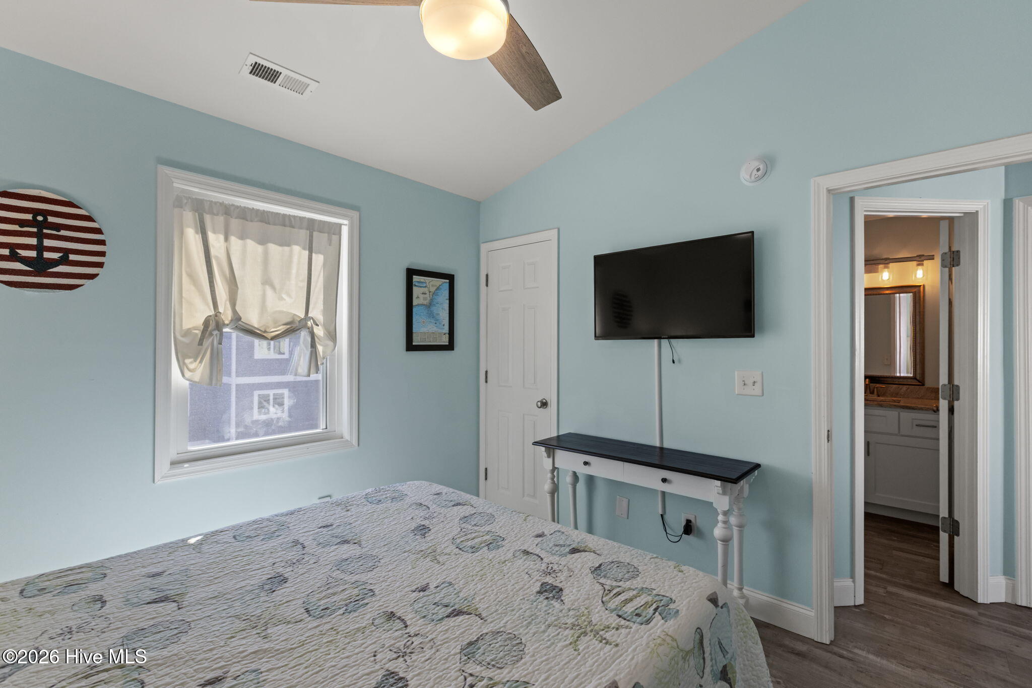 100556714 | Photo 13