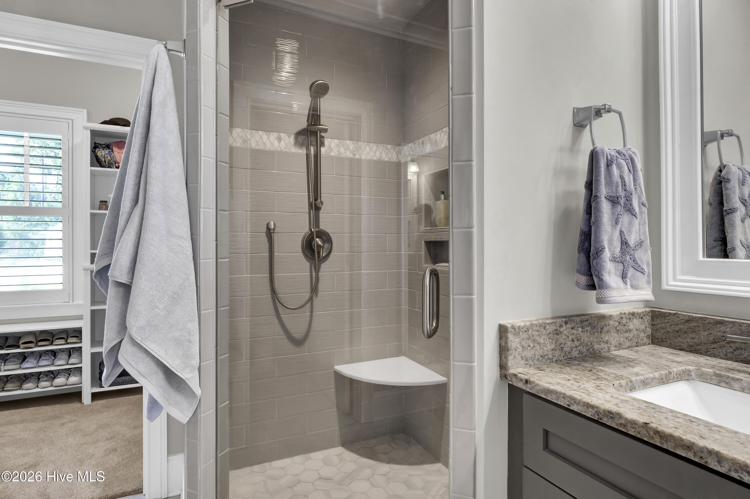 100569148 | Photo 28