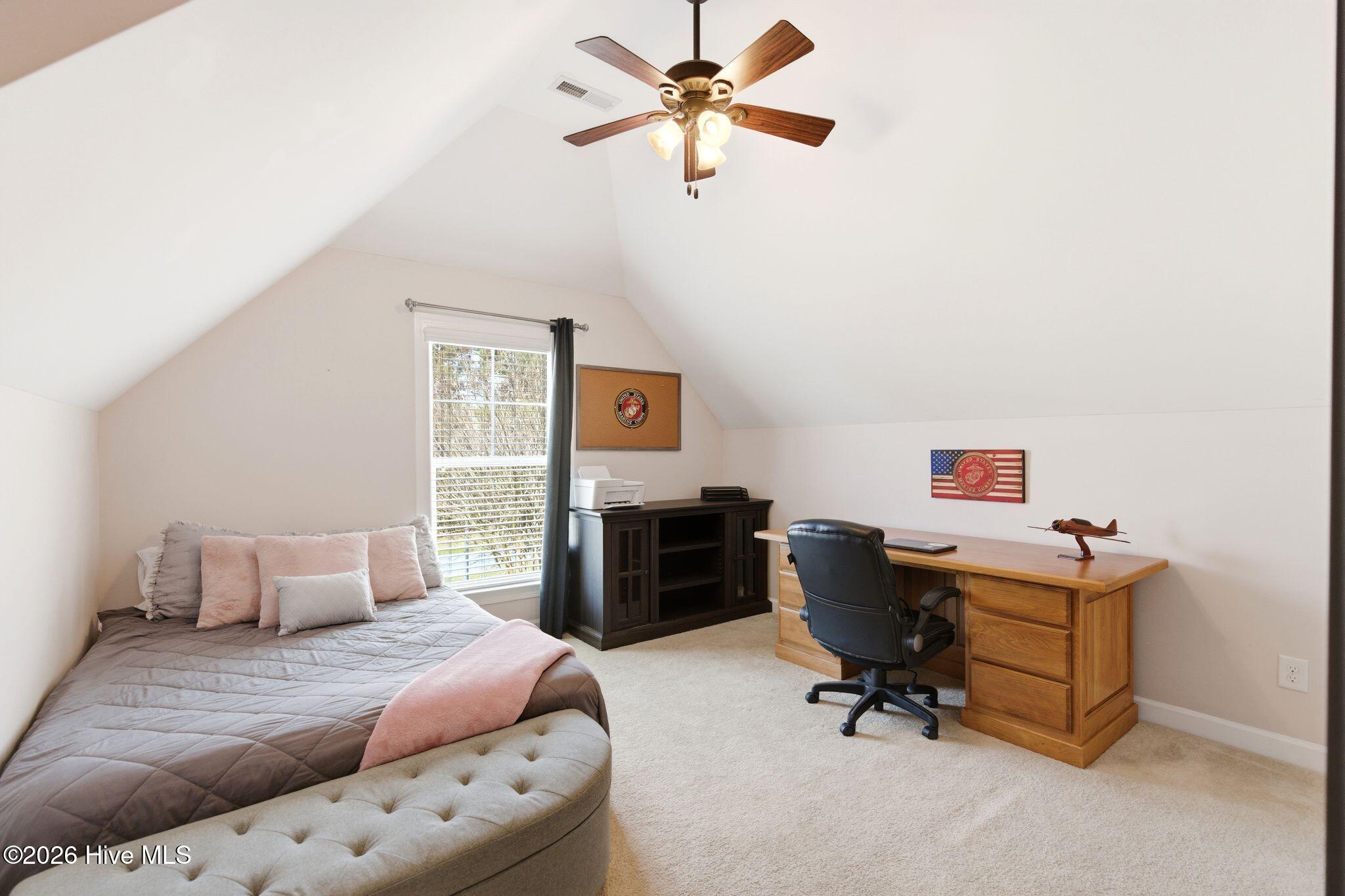 100563379 | Photo 49