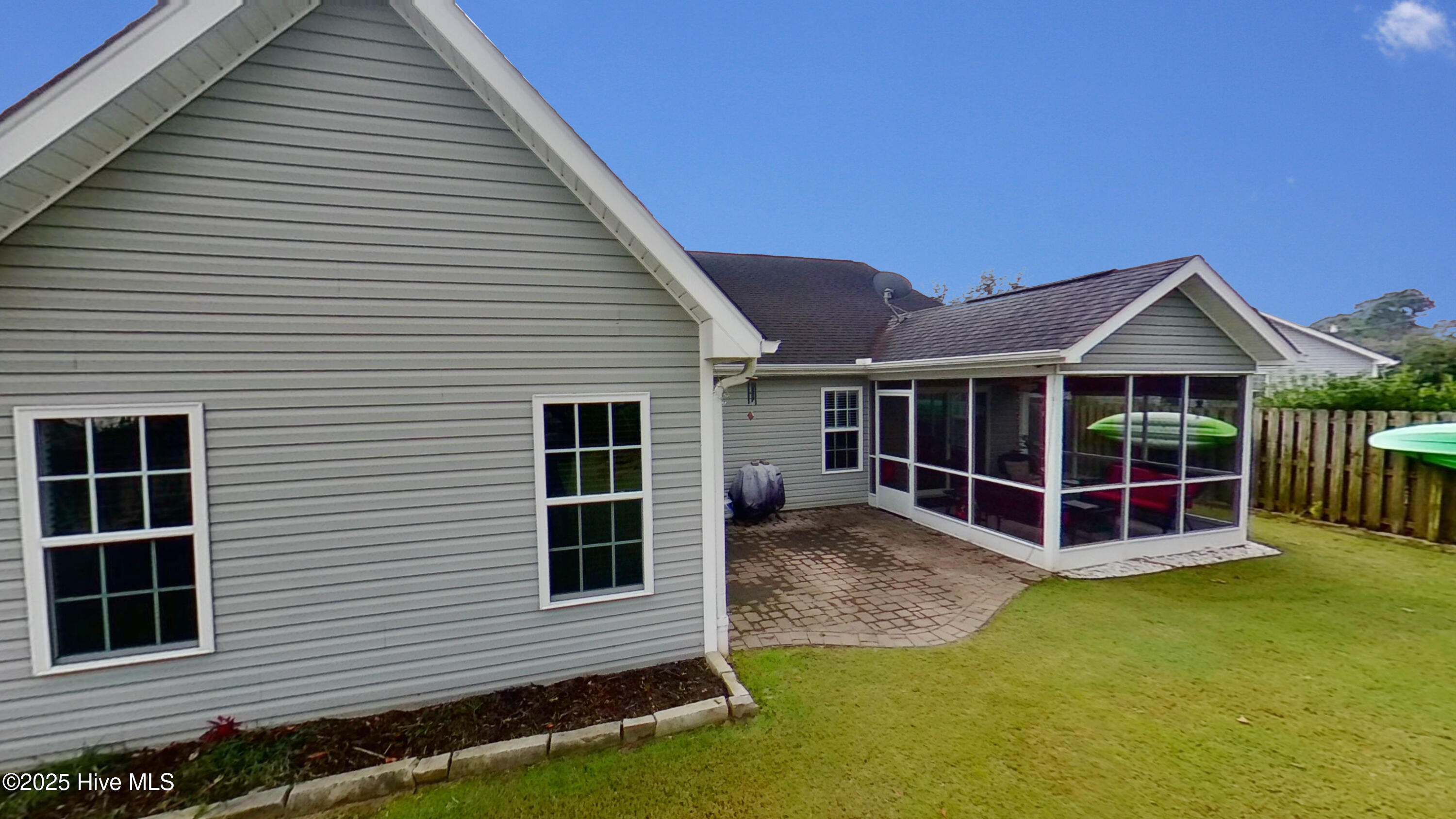 100543740 | Photo 28