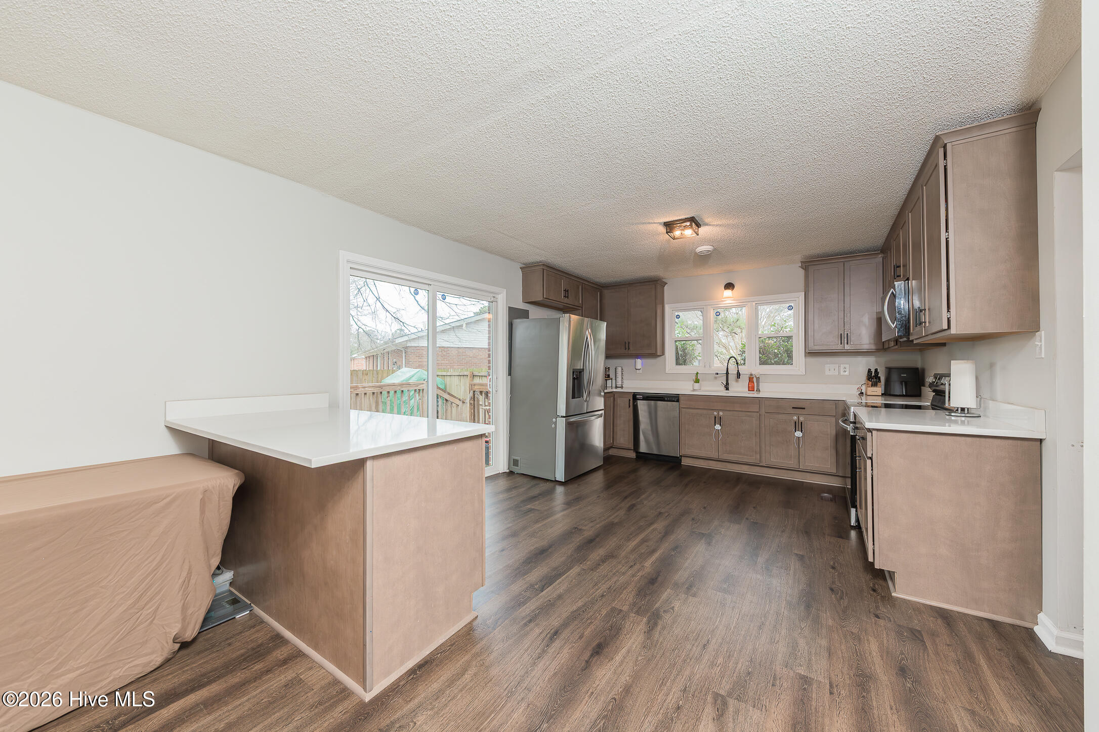 100558087 | Photo 18