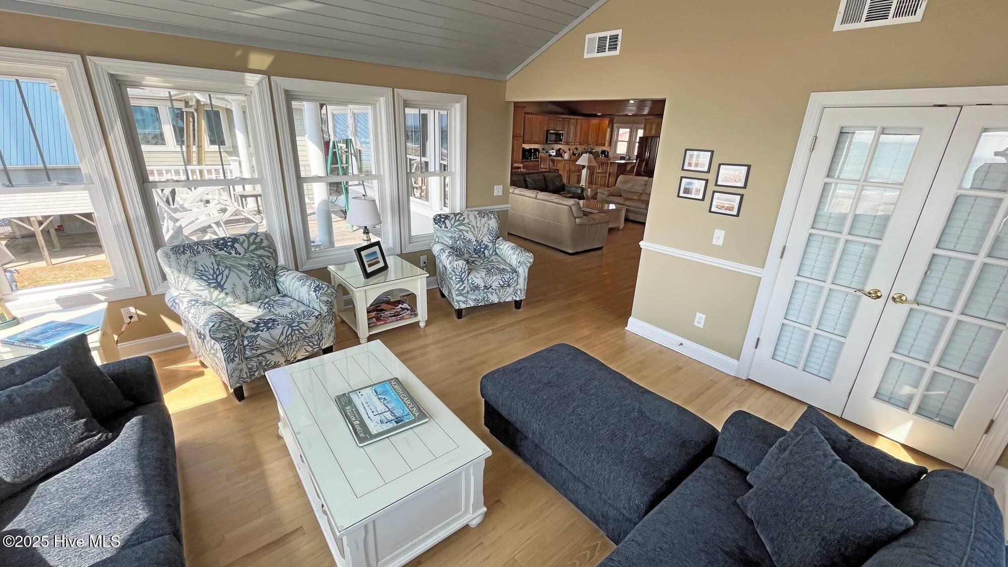 100496686 | Photo 44